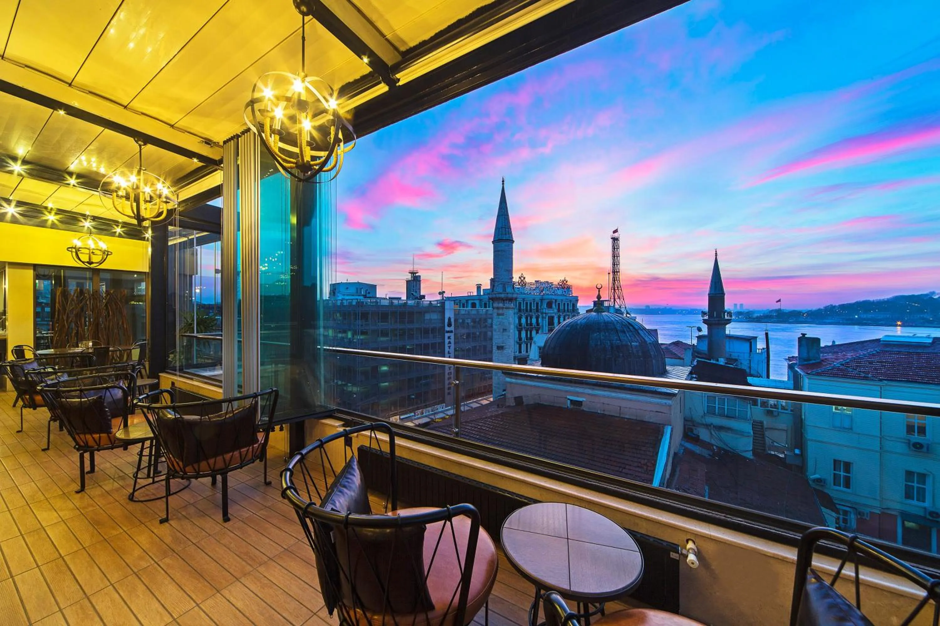 Restaurant/places to eat in Ada Karakoy Hotel - Special Category