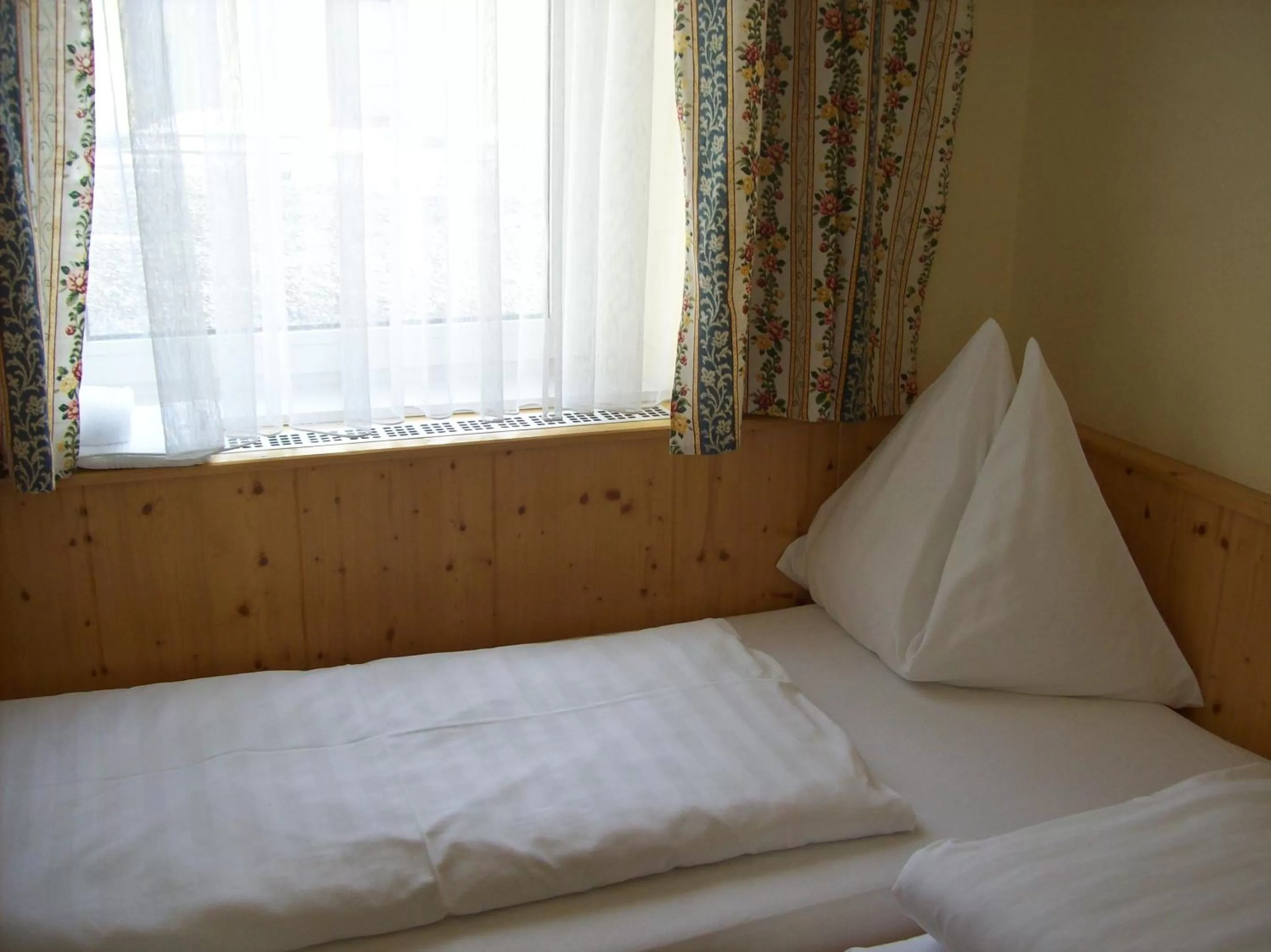Bedroom, Bed in Hubertushof Fromwald Hotel und Gasthof