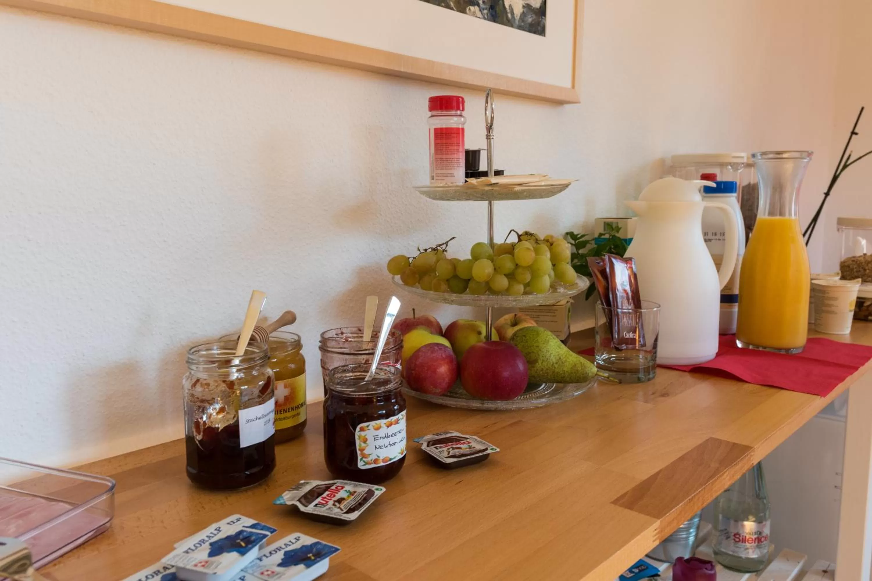 Buffet breakfast in B&B Kalimera Pratteln