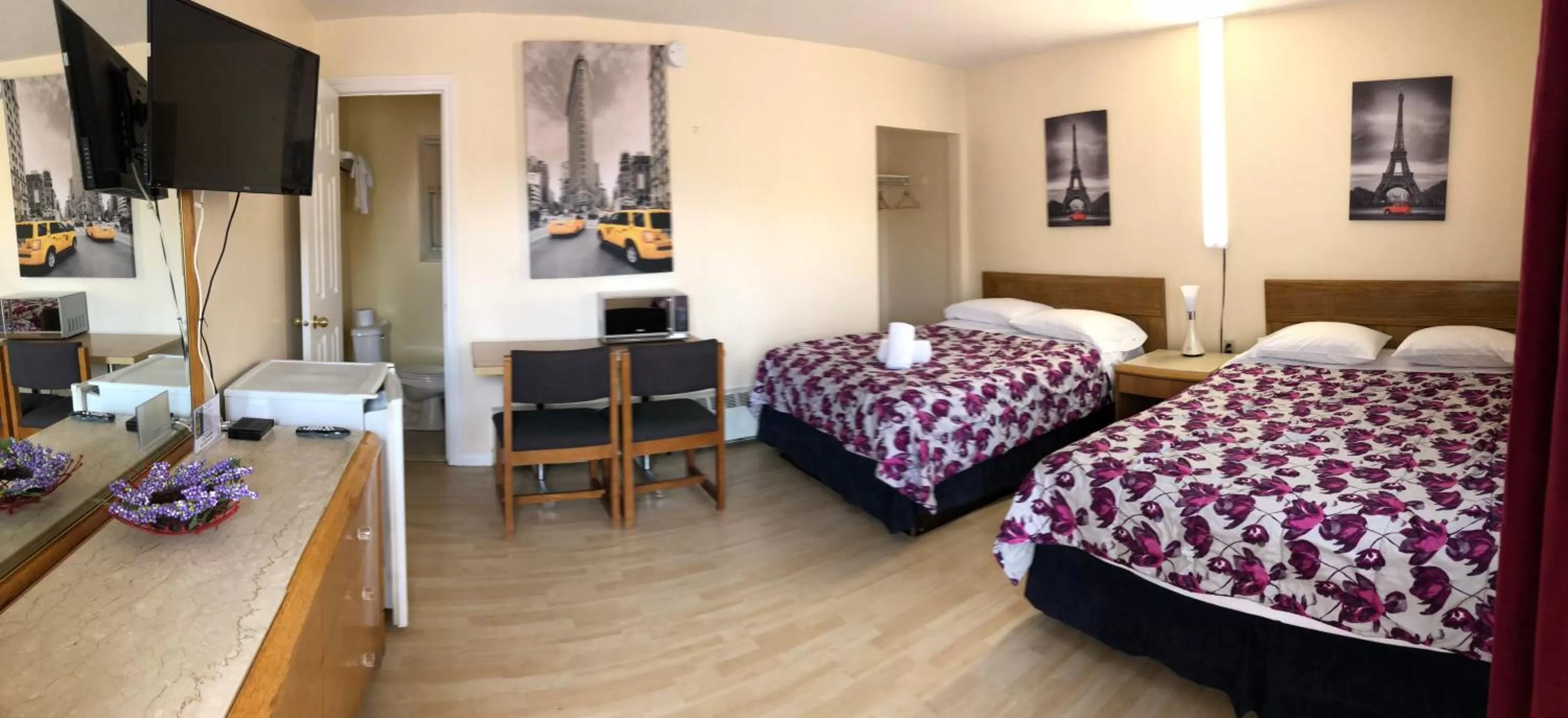 TV/Entertainment Center in Wasaga Motel Inn