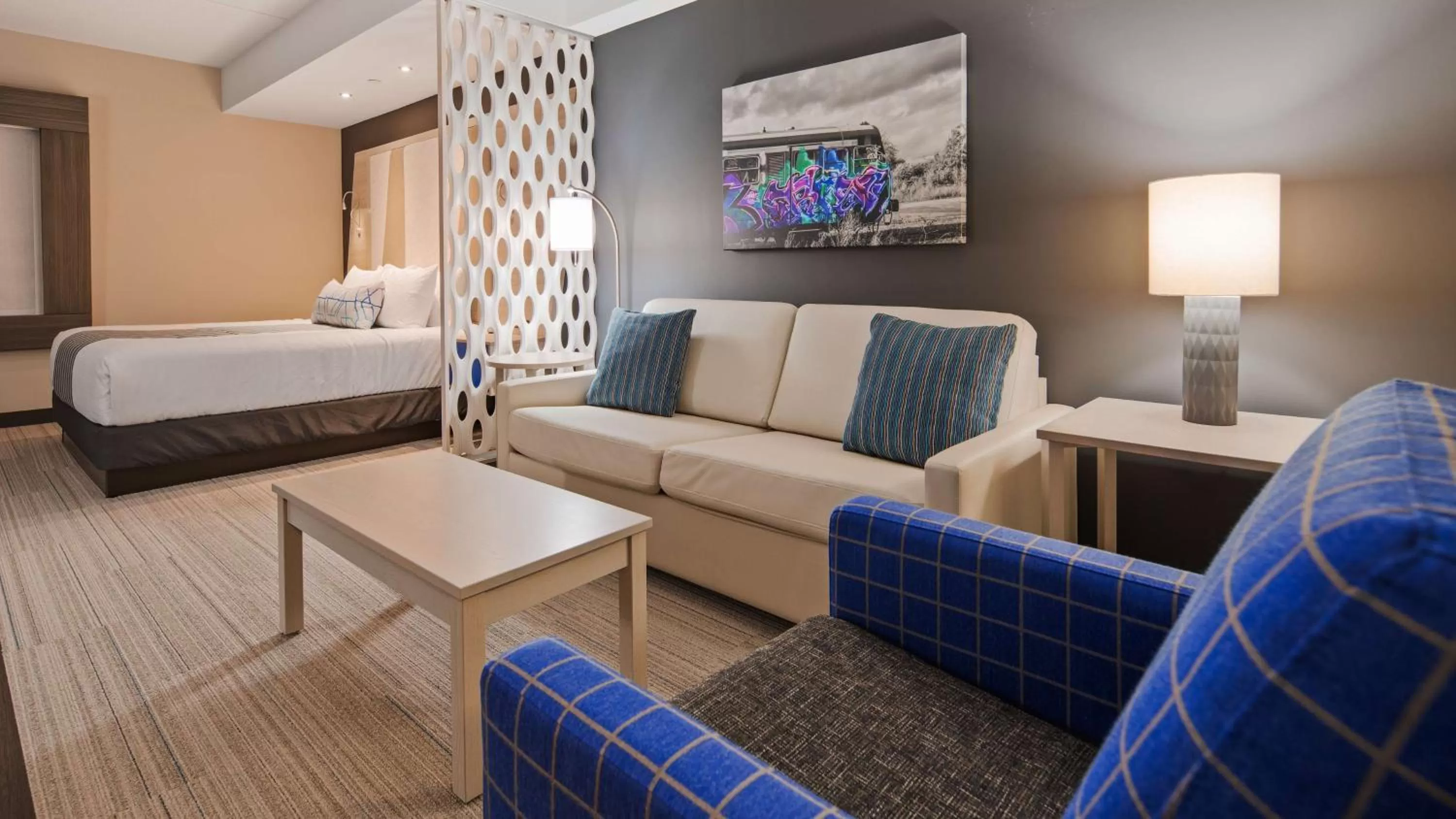 Photo of the whole room, Bed in Best Western Premier Winnipeg East