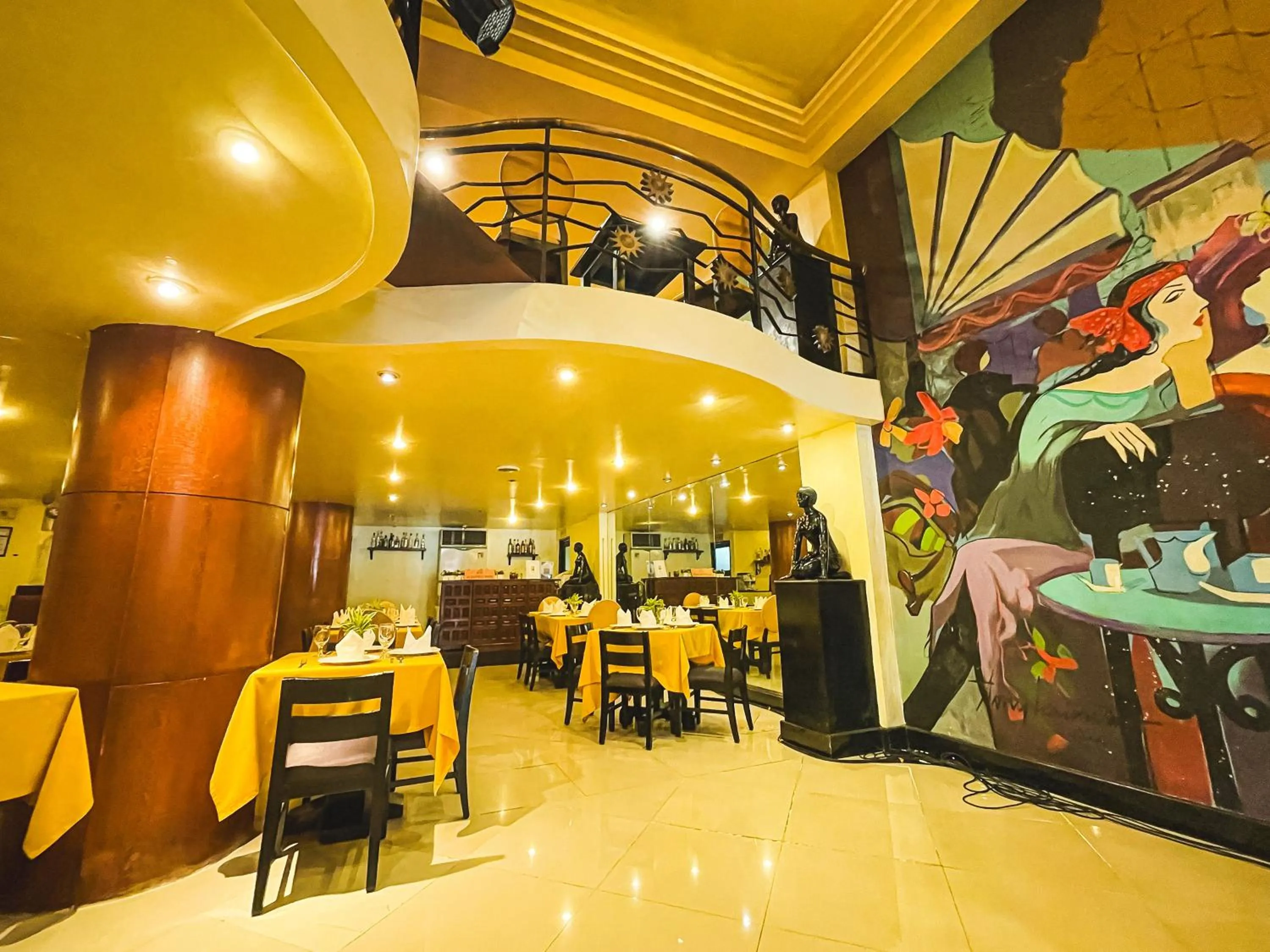 Restaurant/places to eat in Miramar Hotel