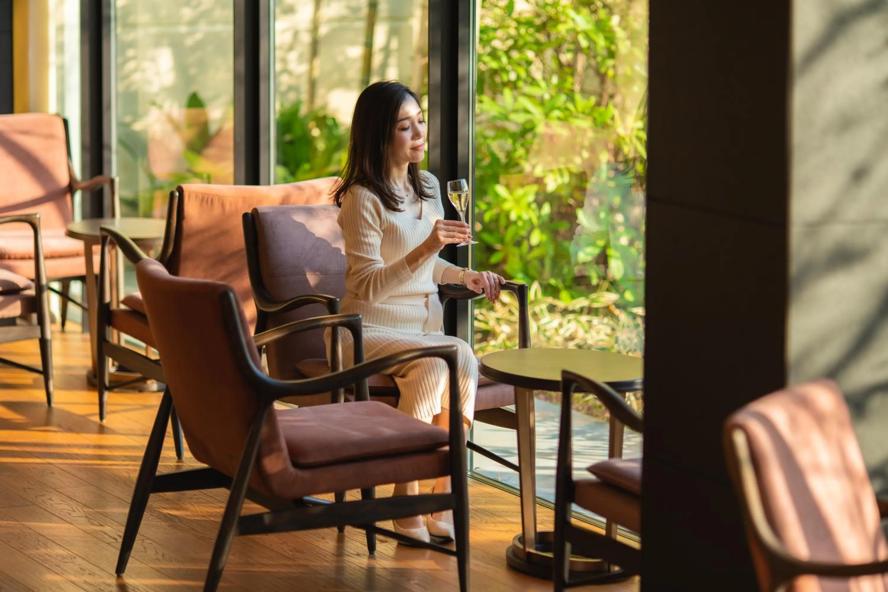 Communal lounge/ TV room in The Hotel Seiryu Kyoto Kiyomizu - a member of the Leading Hotels of the World-