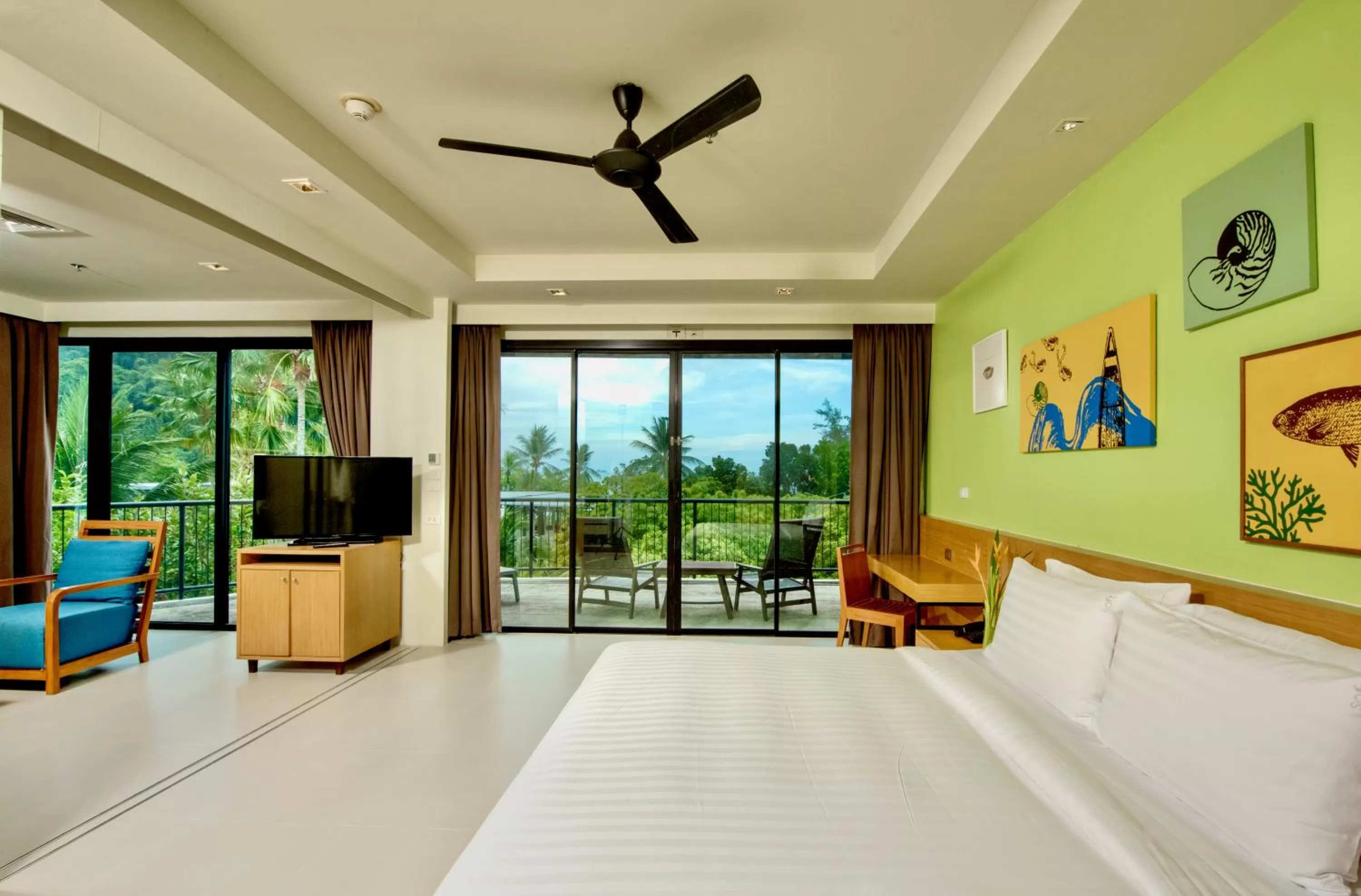 Bed in Holiday Ao Nang Beach Resort, Krabi