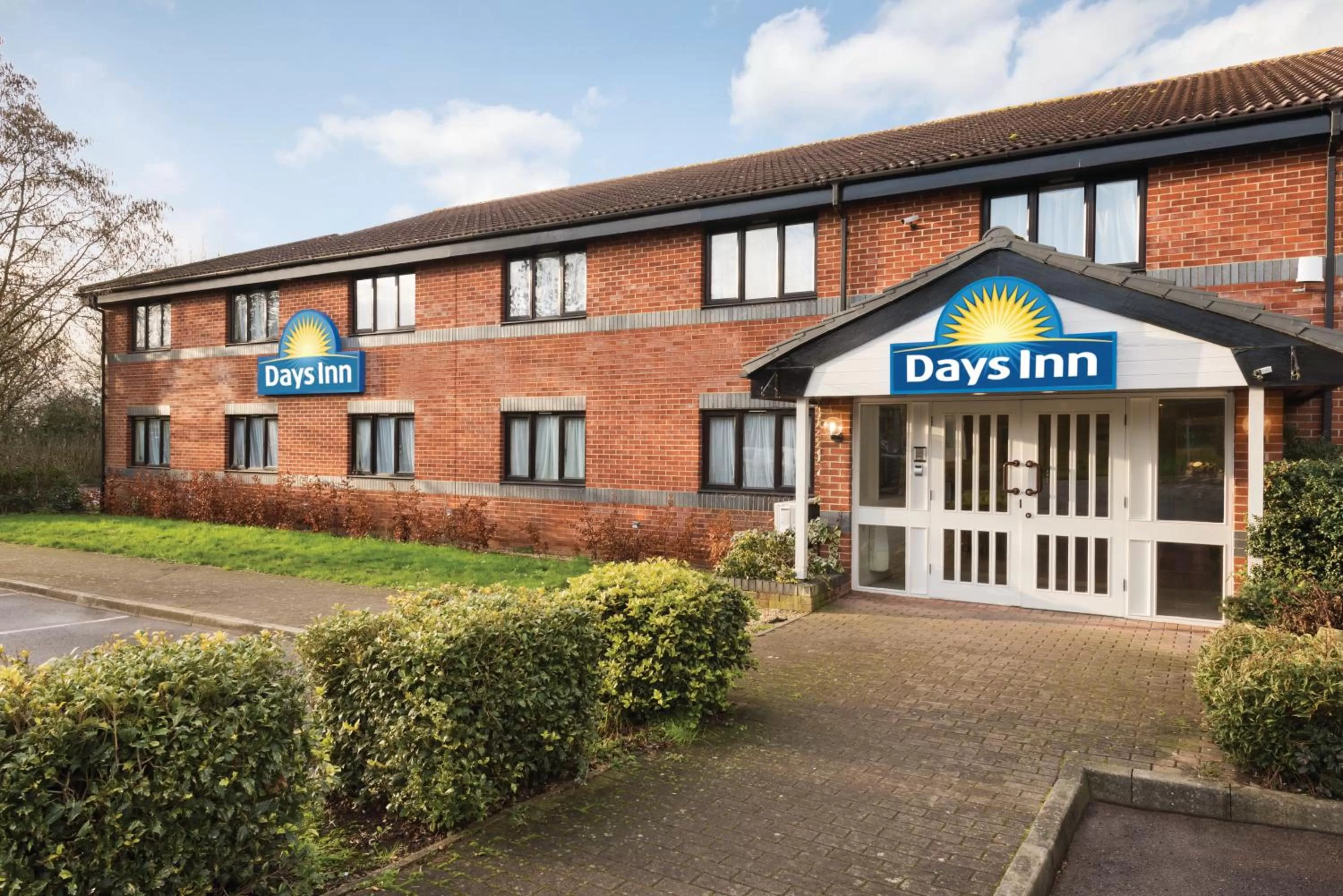 Facade/entrance in Days Inn Michaelwood M5