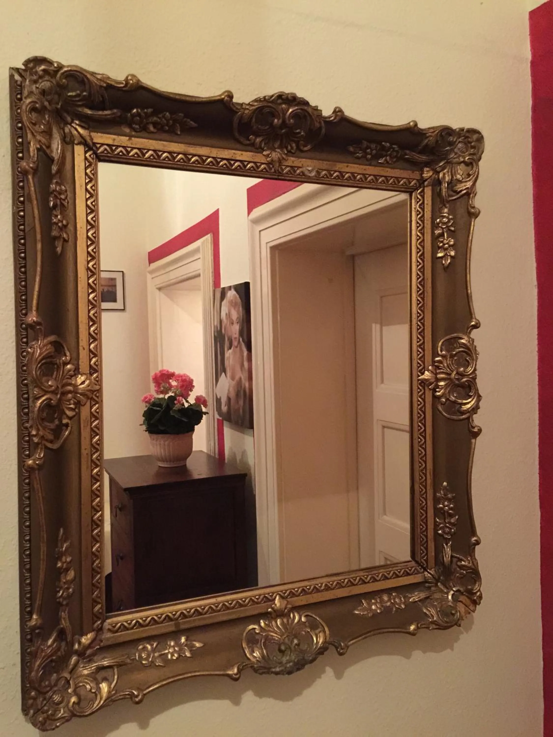 Communal lounge/ TV room in Hotel Galleria