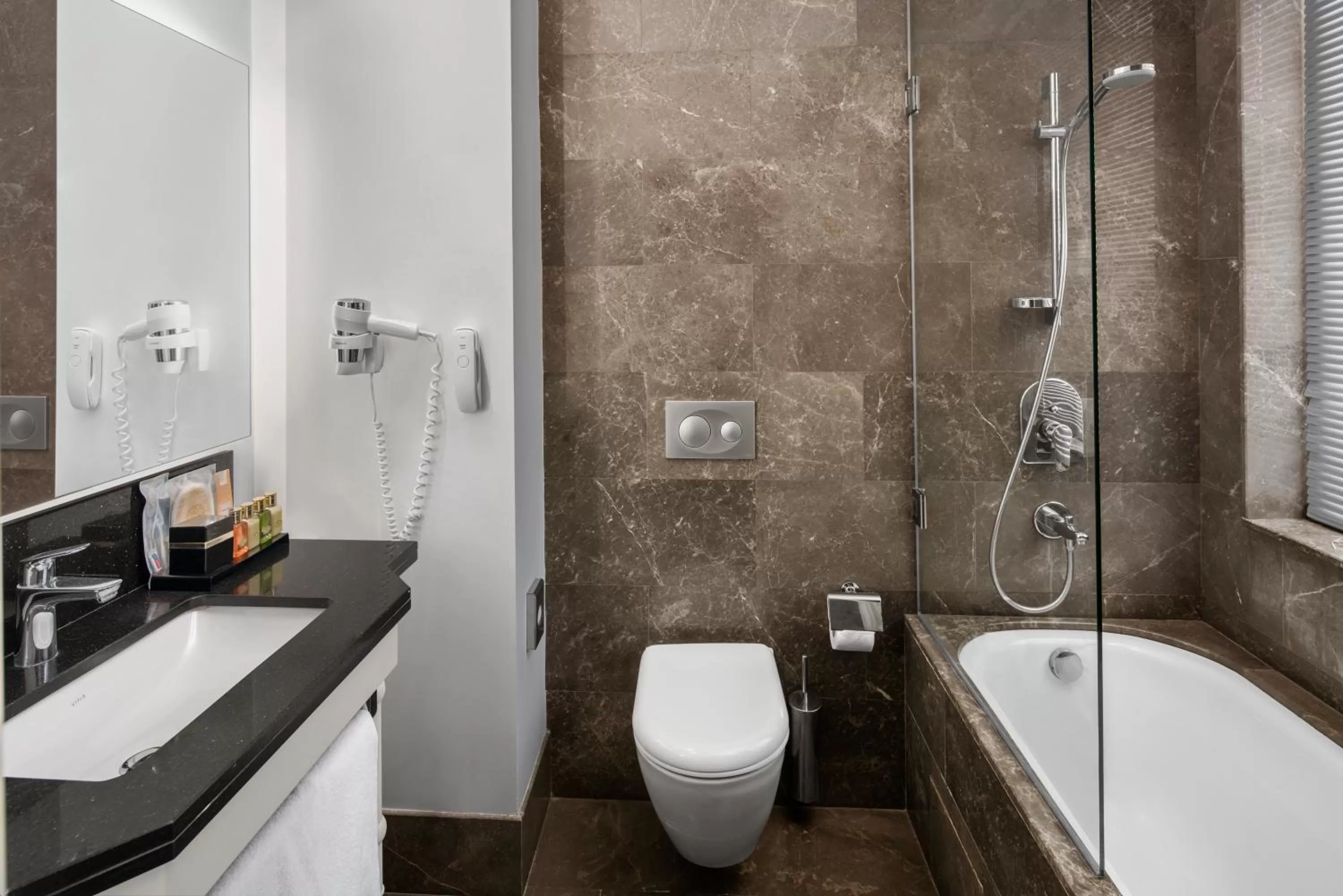 Shower in AKKA Lush Hotel Taksim