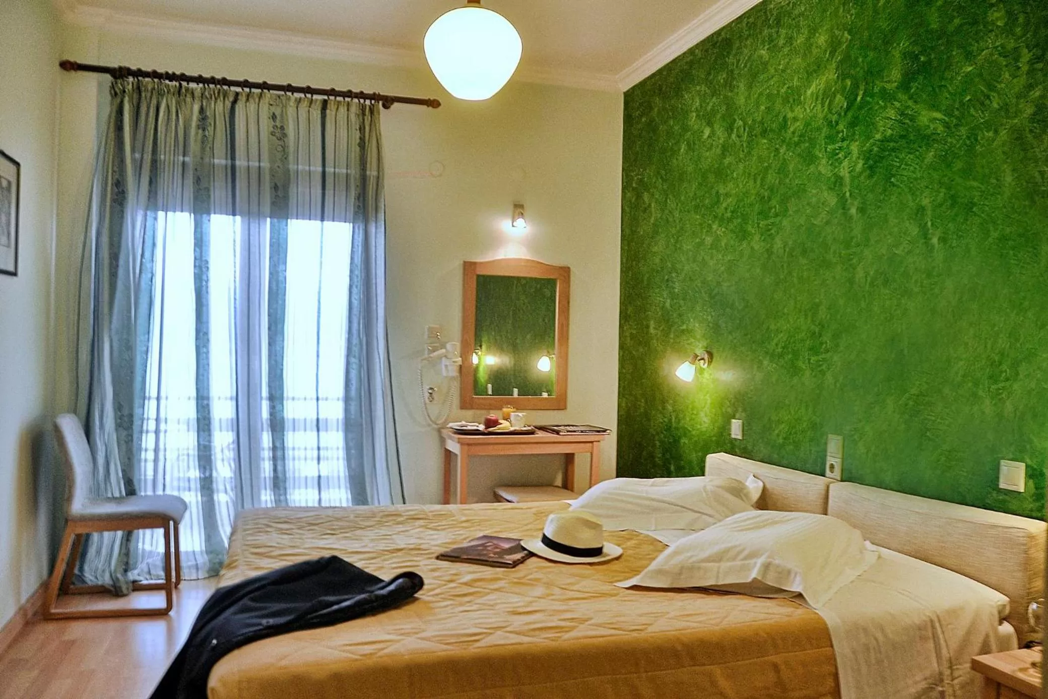 Photo of the whole room, Bed in Hotel Atlantis