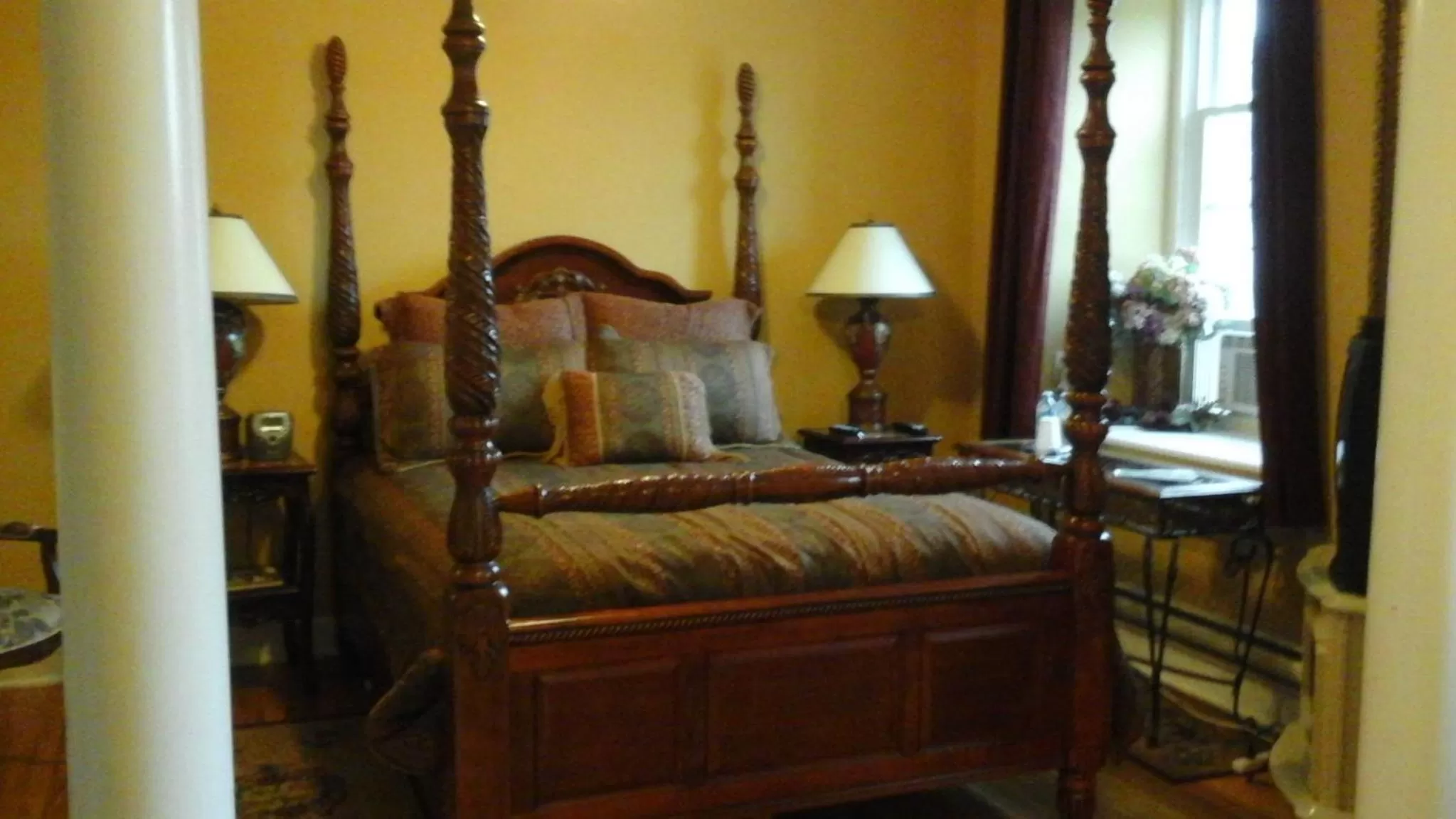 Bed in Baldachin Inn