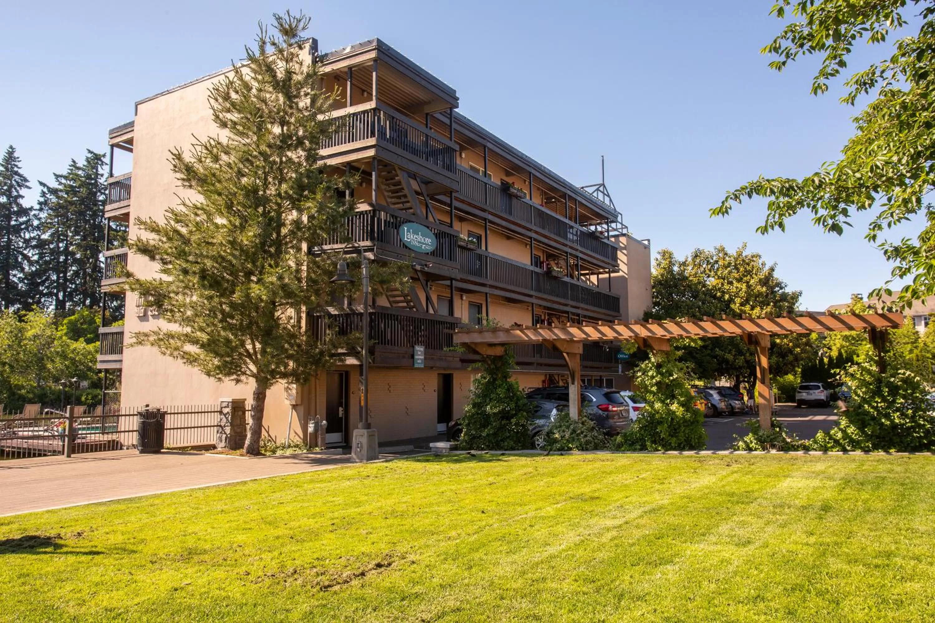 Property building in Lakeshore Inn