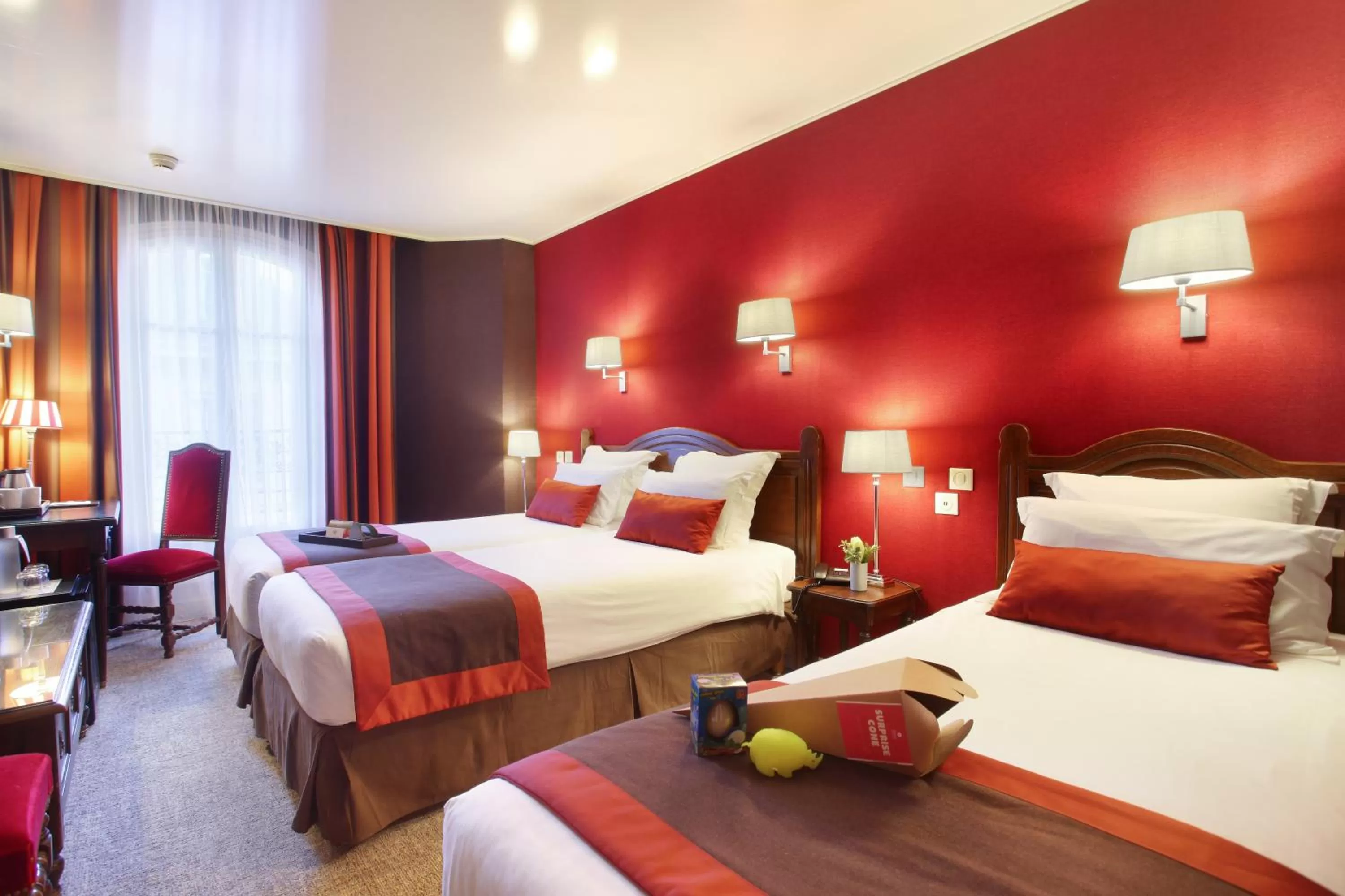 Bed in Hotel Trianon Rive Gauche