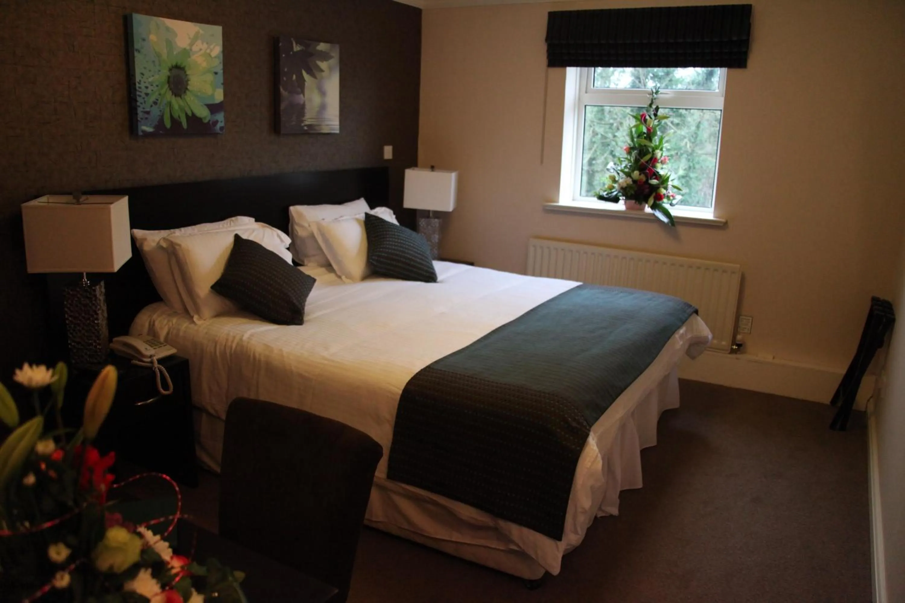 Photo of the whole room, Bed in Greenvale Hotel