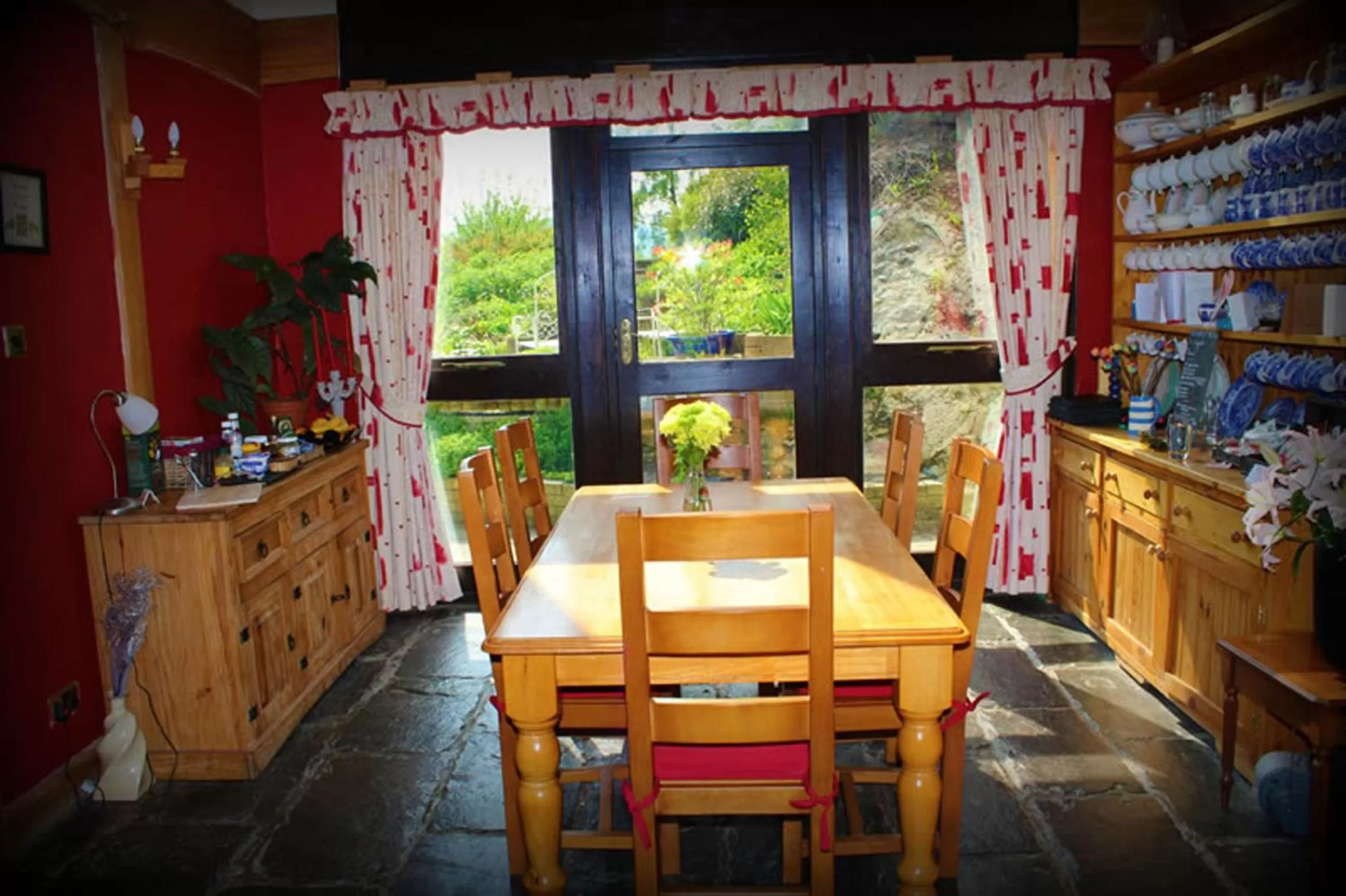 Area and facilities, Restaurant/Places to Eat in Hafan Deg