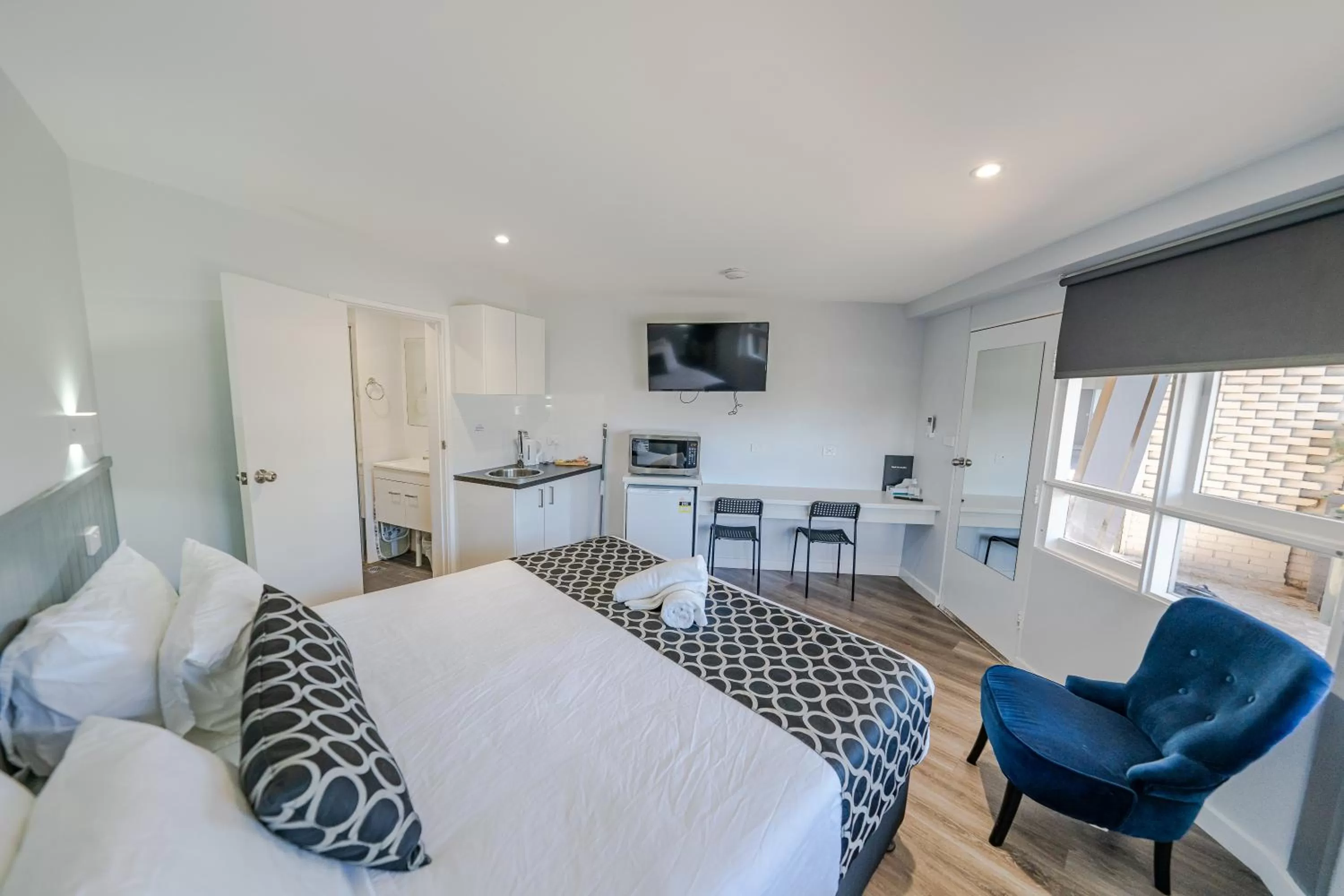 Photo of the whole room, Bed in Bega Motel