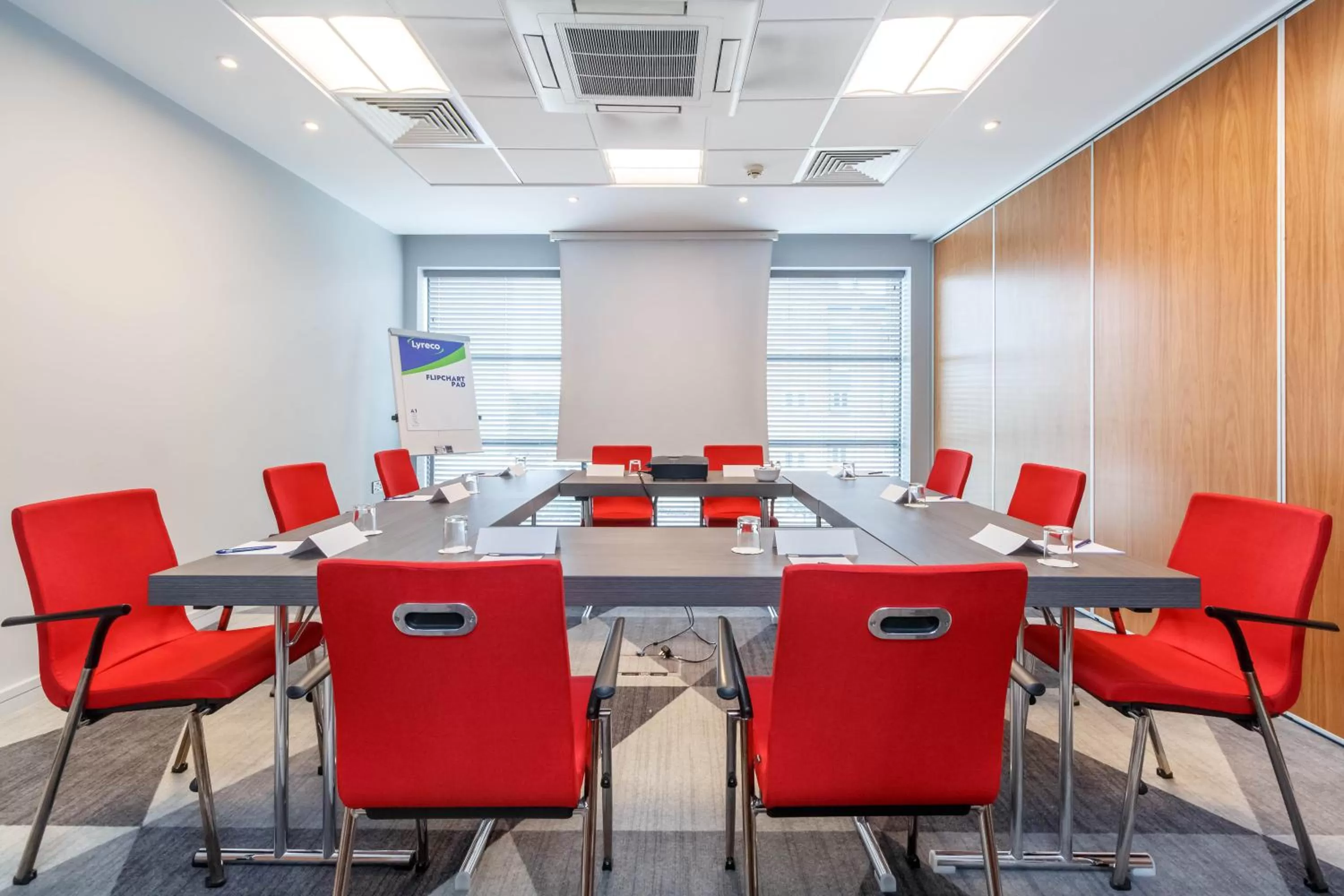 Meeting/conference room in Holiday Inn Express Walsall M6, J10 by IHG