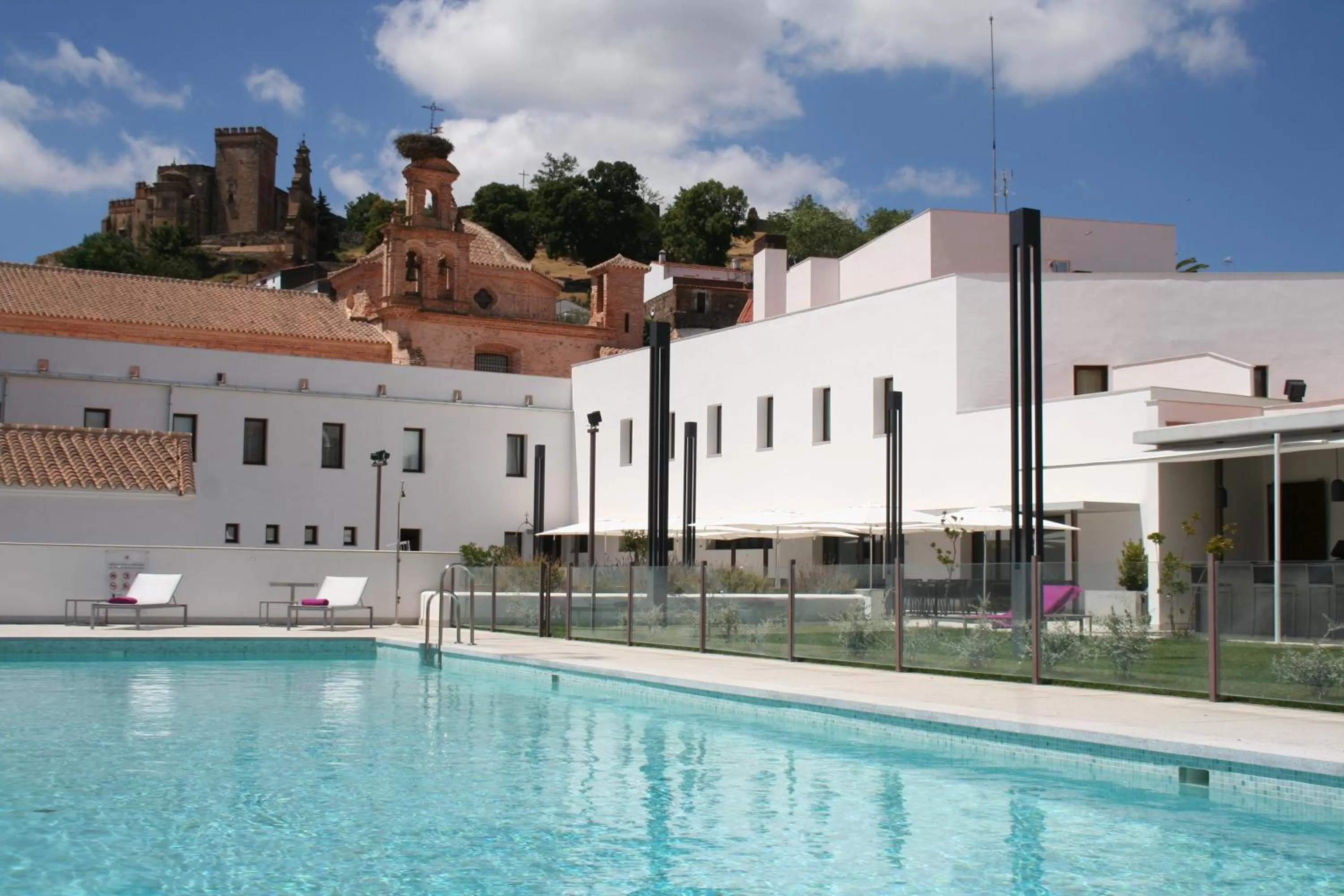 Swimming pool in Hotel Convento Aracena & SPA