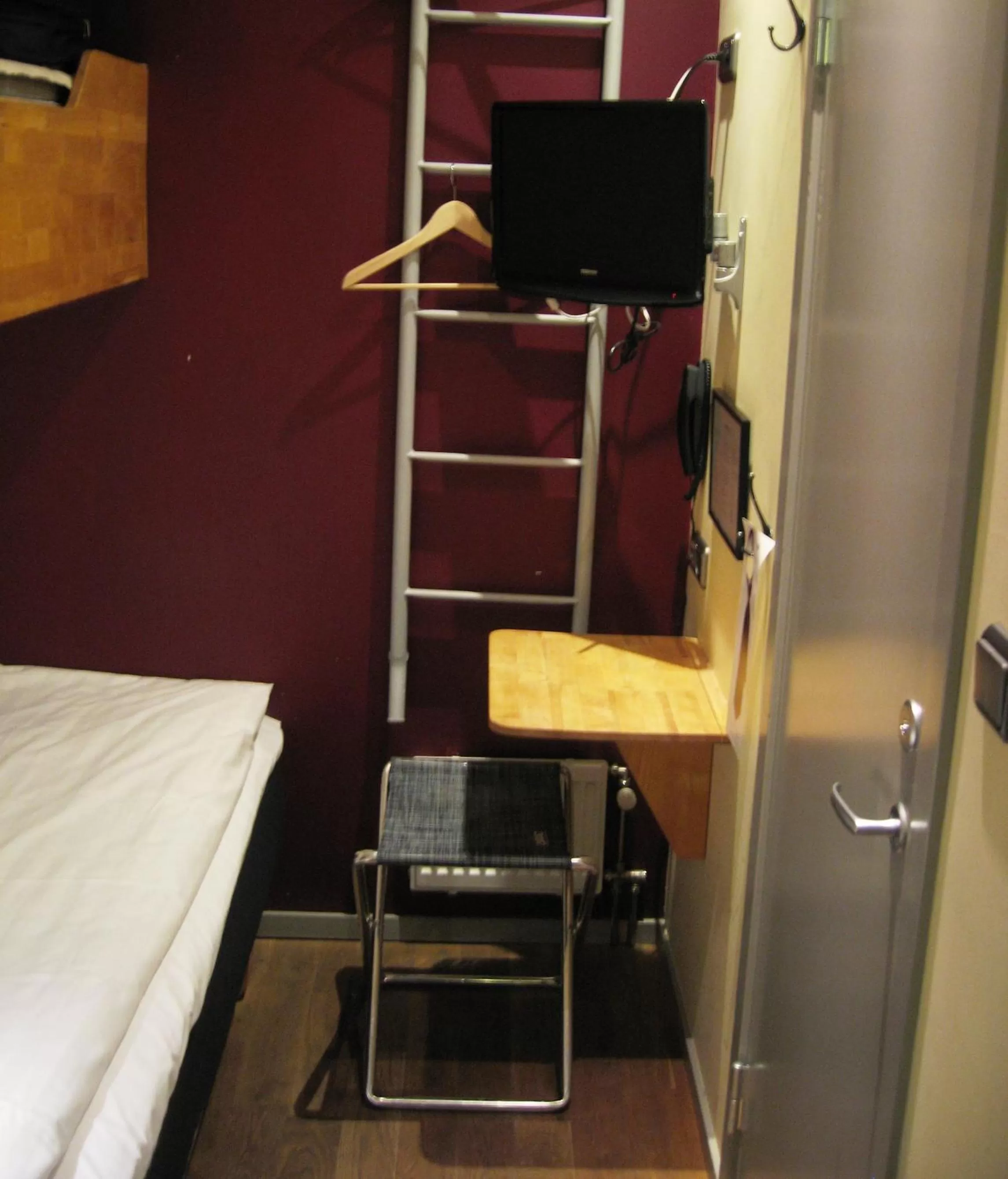 Bedroom, Bed in Rex Petit