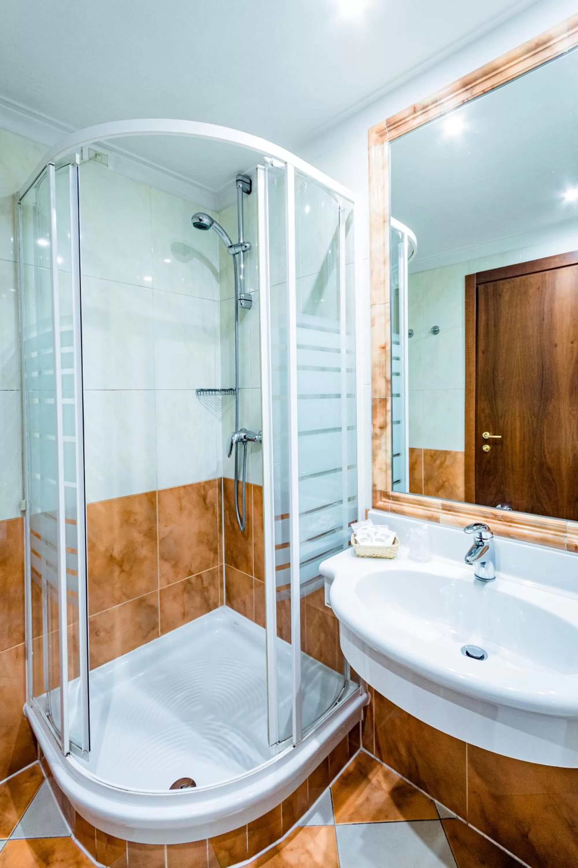 Shower in Hotel Lucrezia Borgia