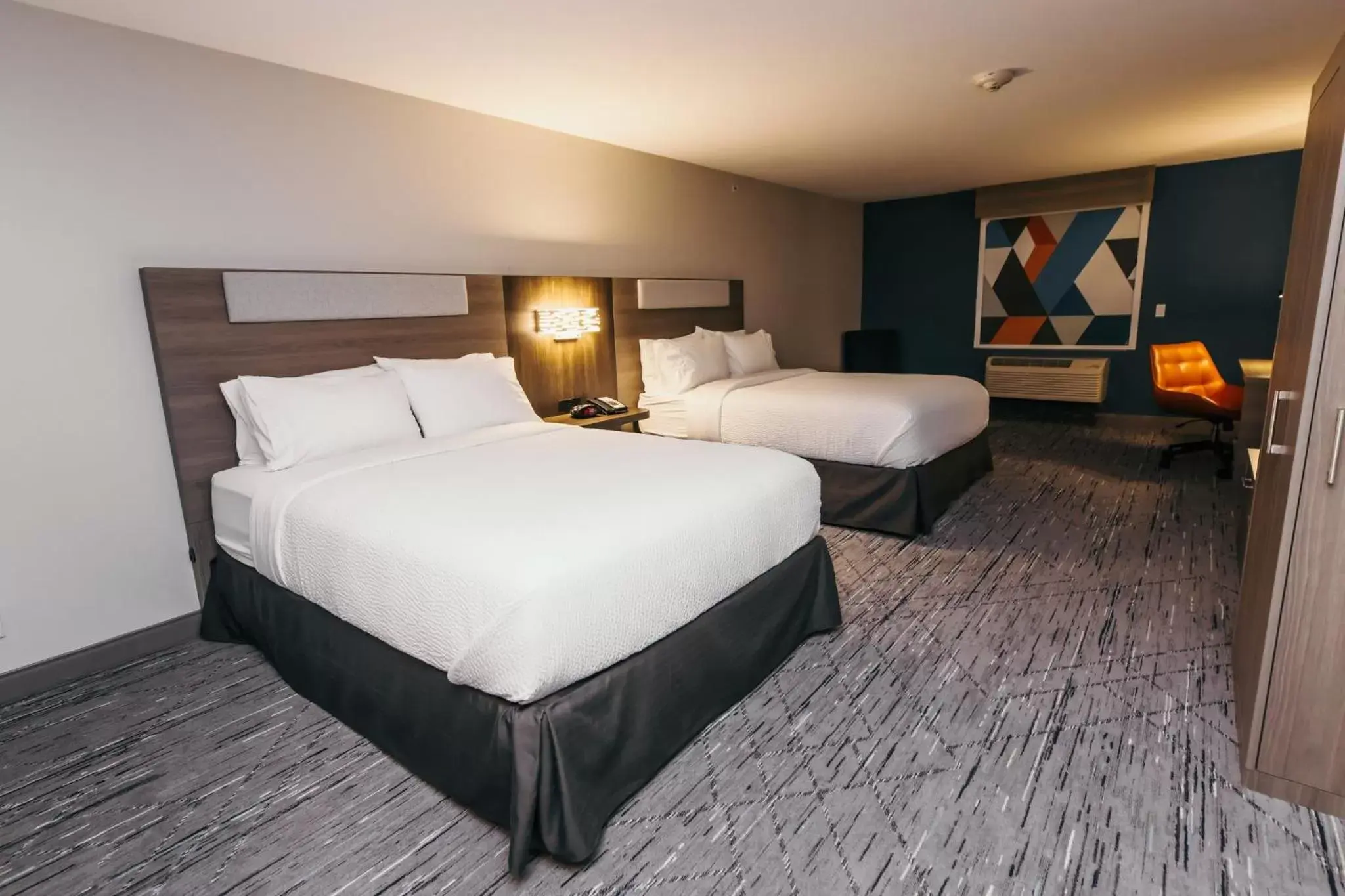 Standard Queen Room with Two Queen Beds in Holiday Inn Express and Suites Urbandale Des Moines by IHG Standard Queen Room with Two Queen Beds in Holiday Inn Express and Suites Urbandale Des Moines by IHG