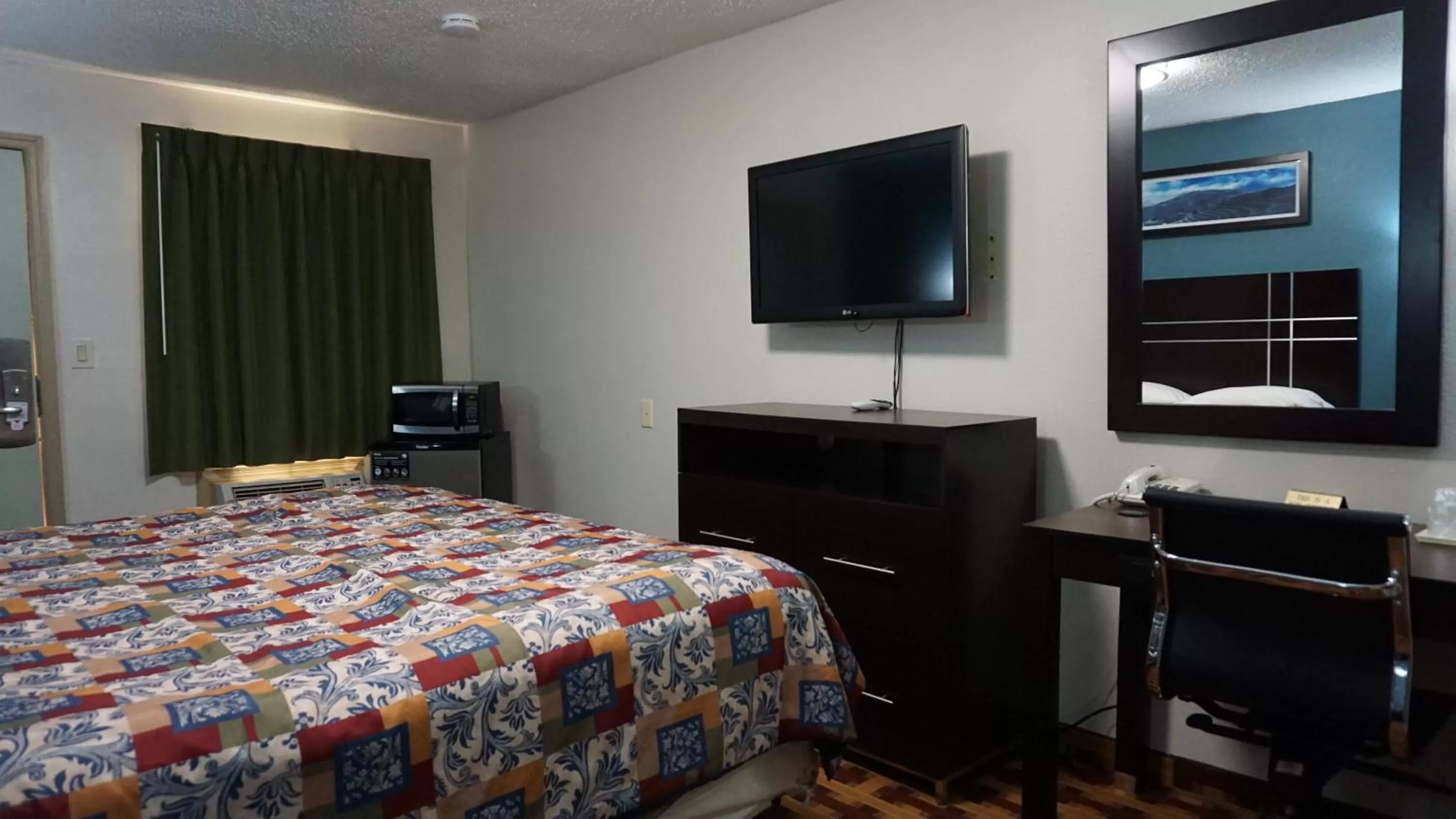 Bed in Lodge Inn Wrightstown - Fort Dix