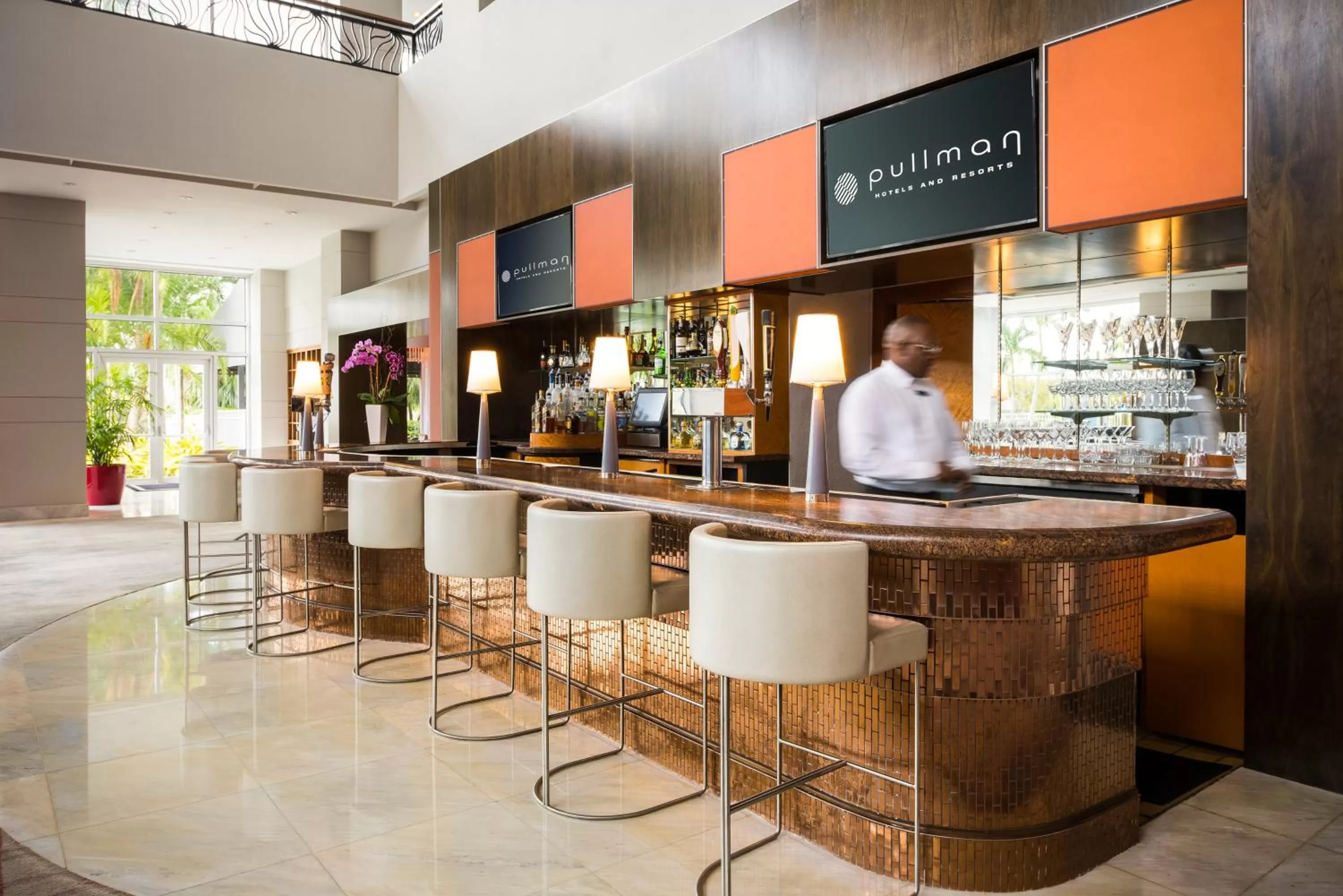Lounge or bar in Pullman Miami Airport