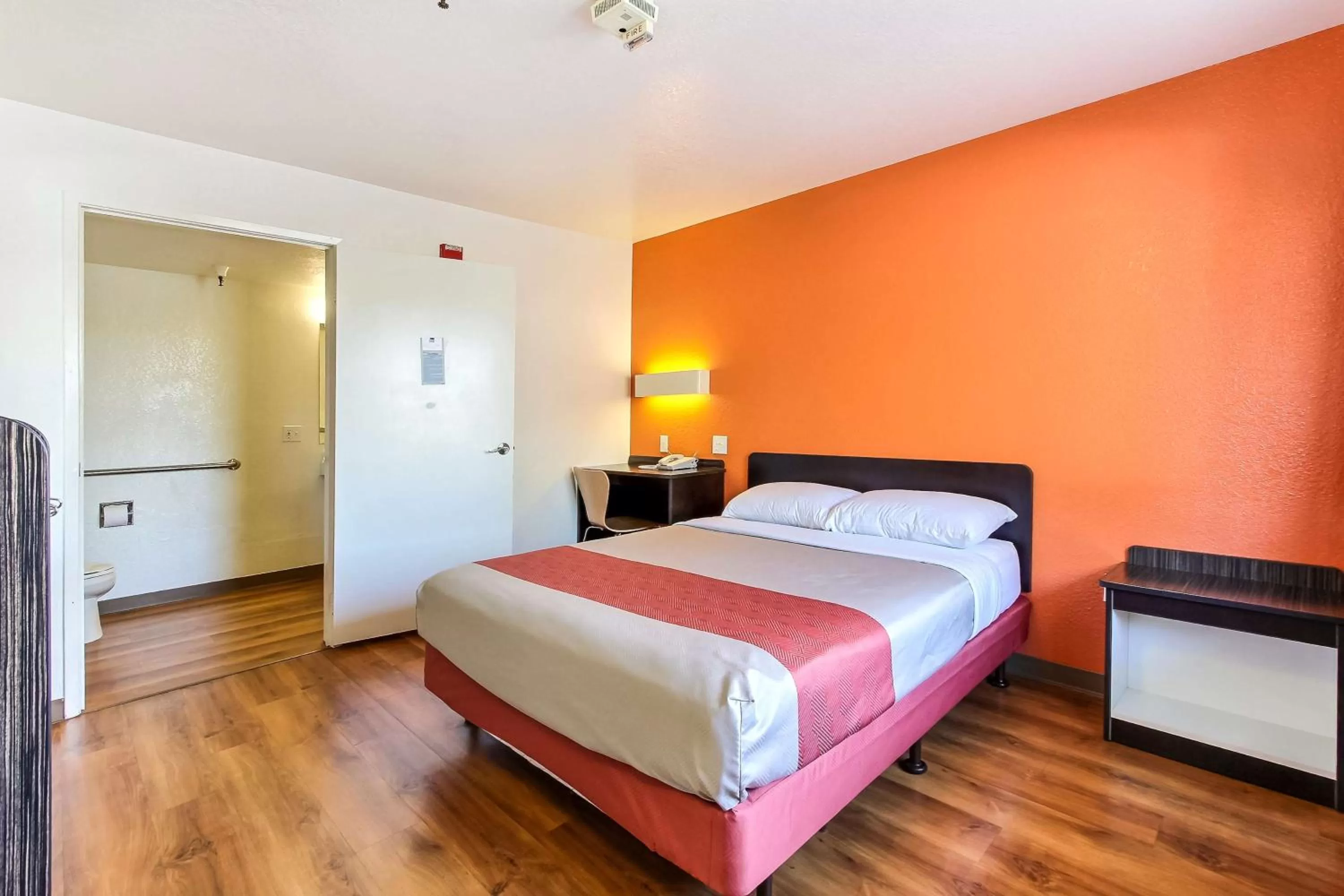 Bedroom, Bed in Motel 6-Watsonville, CA - Monterey Area