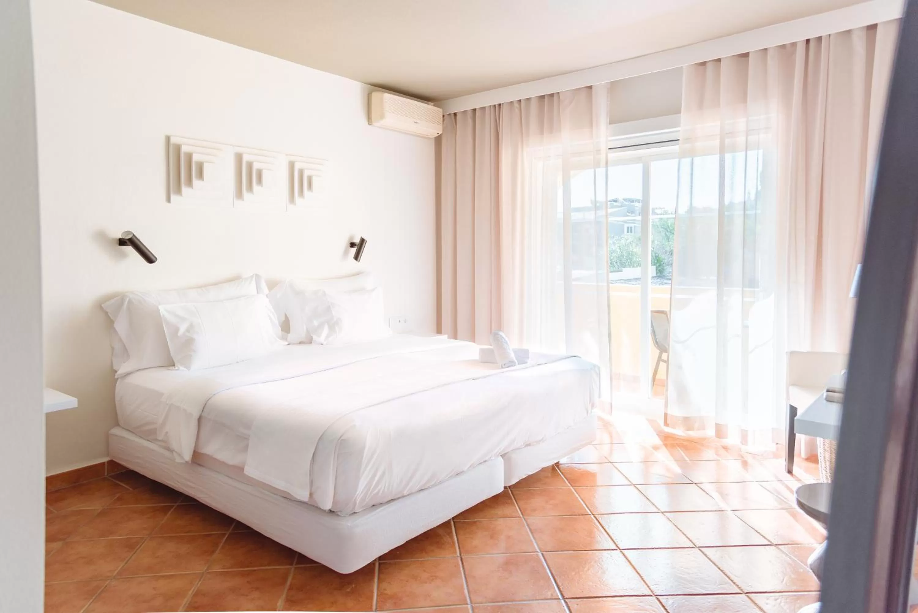 Bedroom, Bed in Costa d'Oiro Ambiance Village