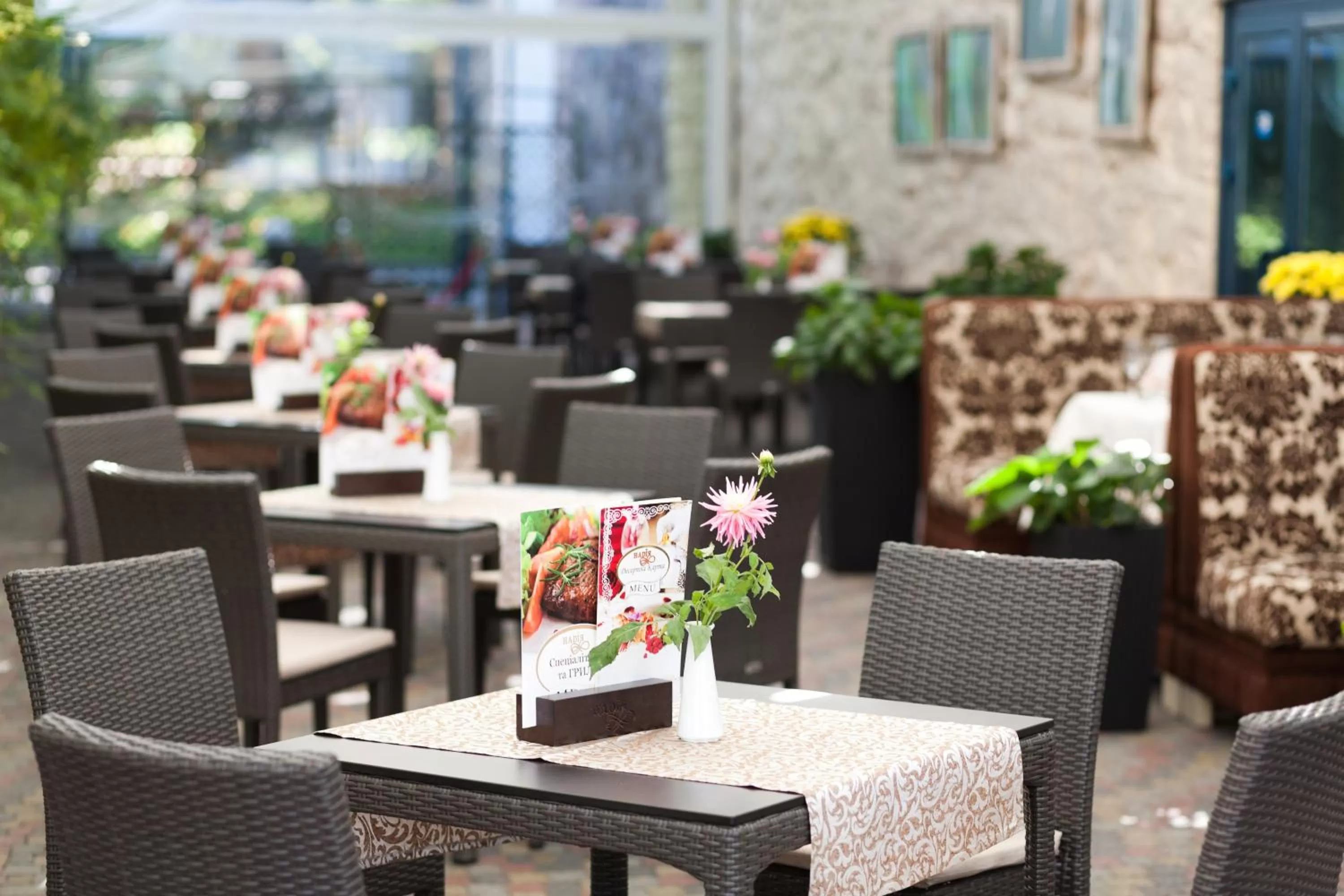 Restaurant/places to eat in Nadiya Hotel