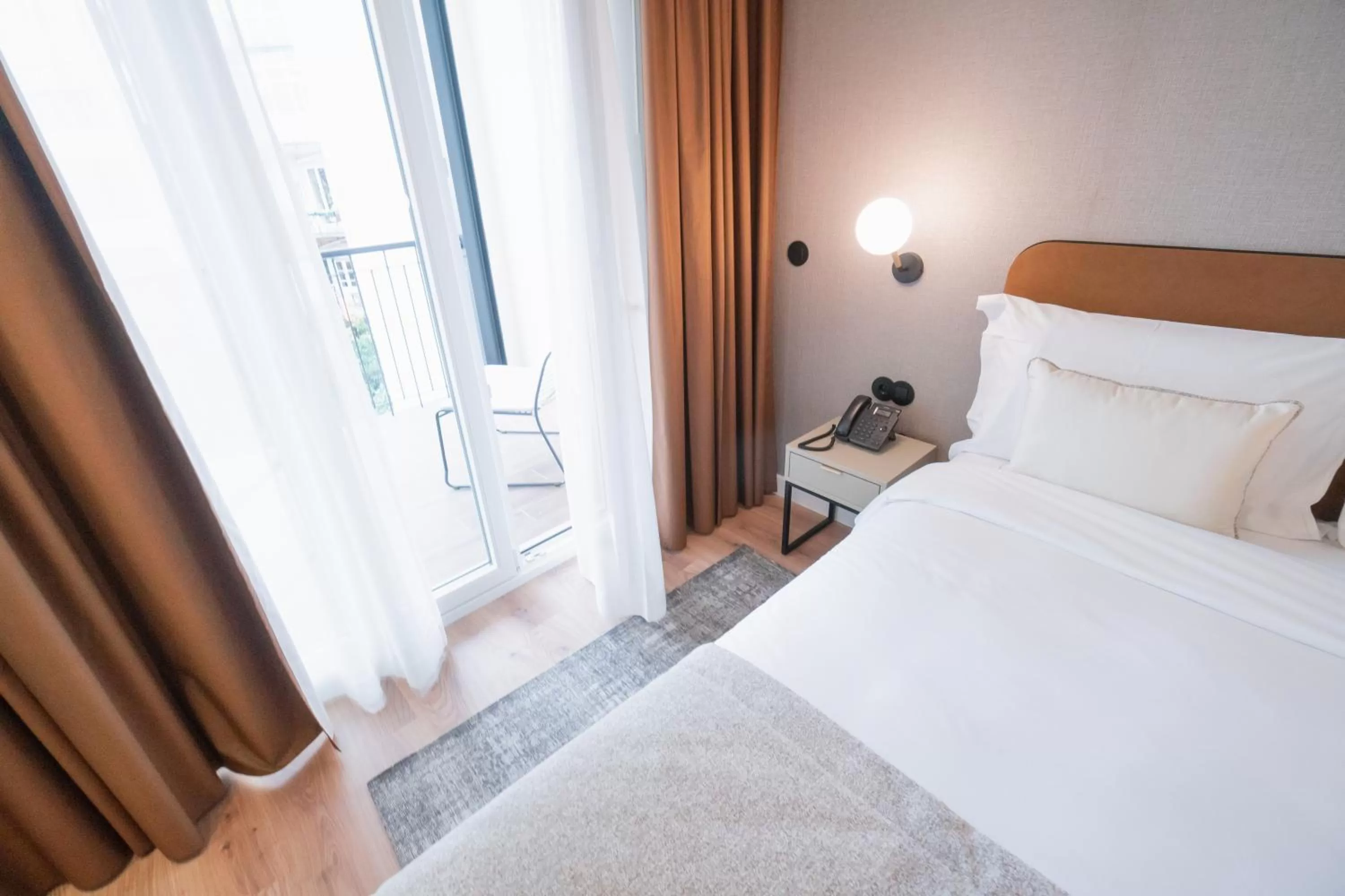 Bed in LX SoHo Boutique Hotel by RIDAN Hotels