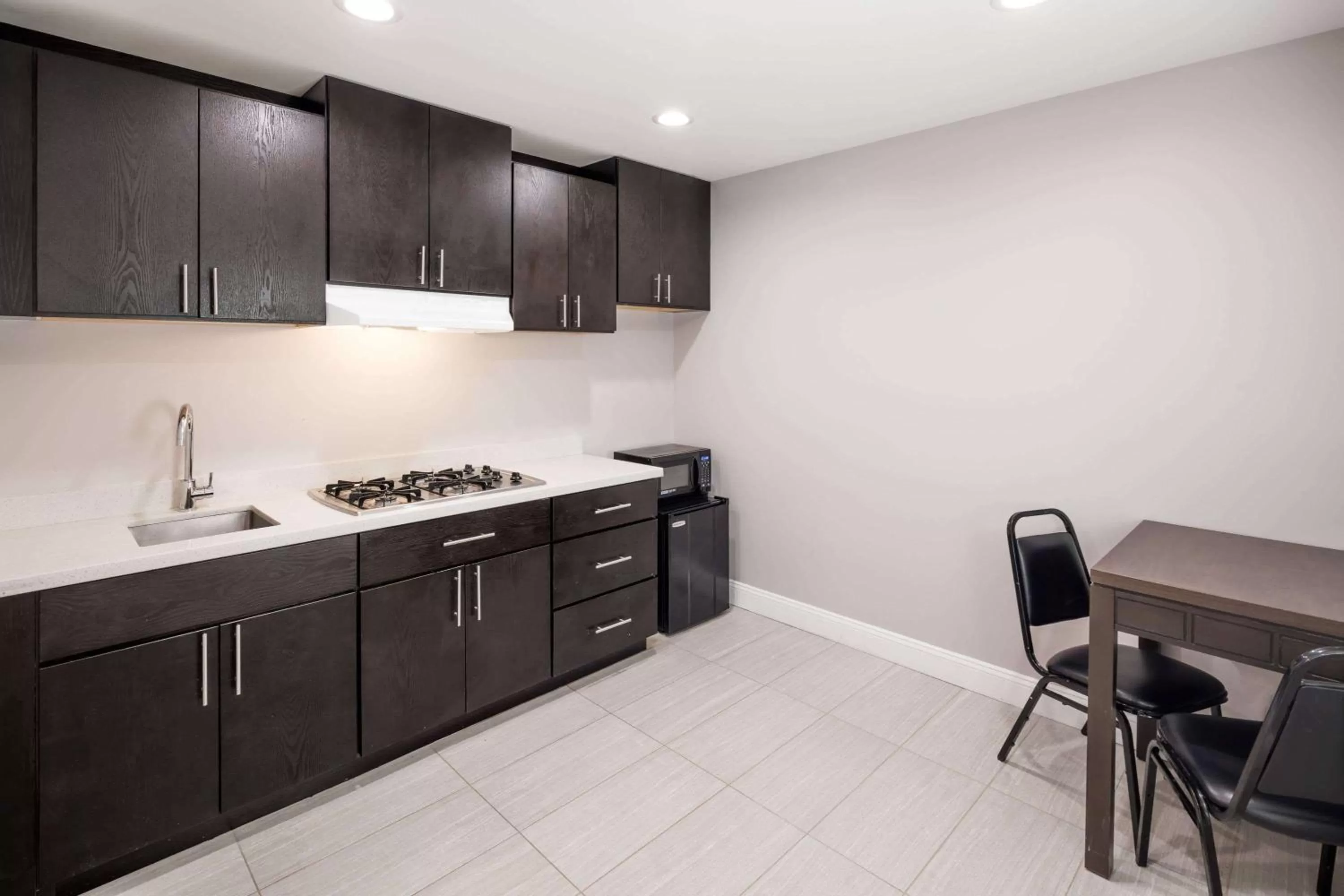 Photo of the whole room in Vallejo Inn