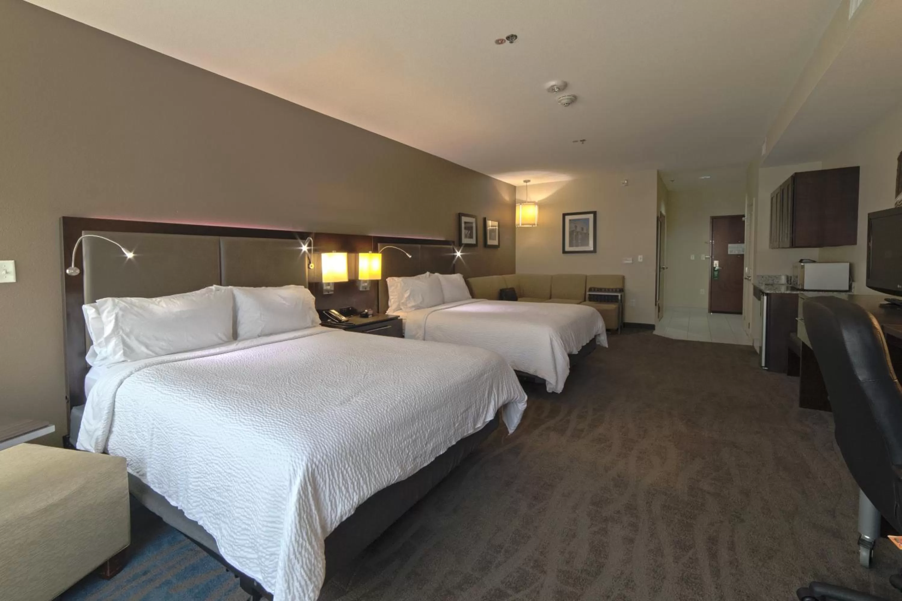 Bed in Holiday Inn Hotel & Suites Northwest San Antonio by IHG