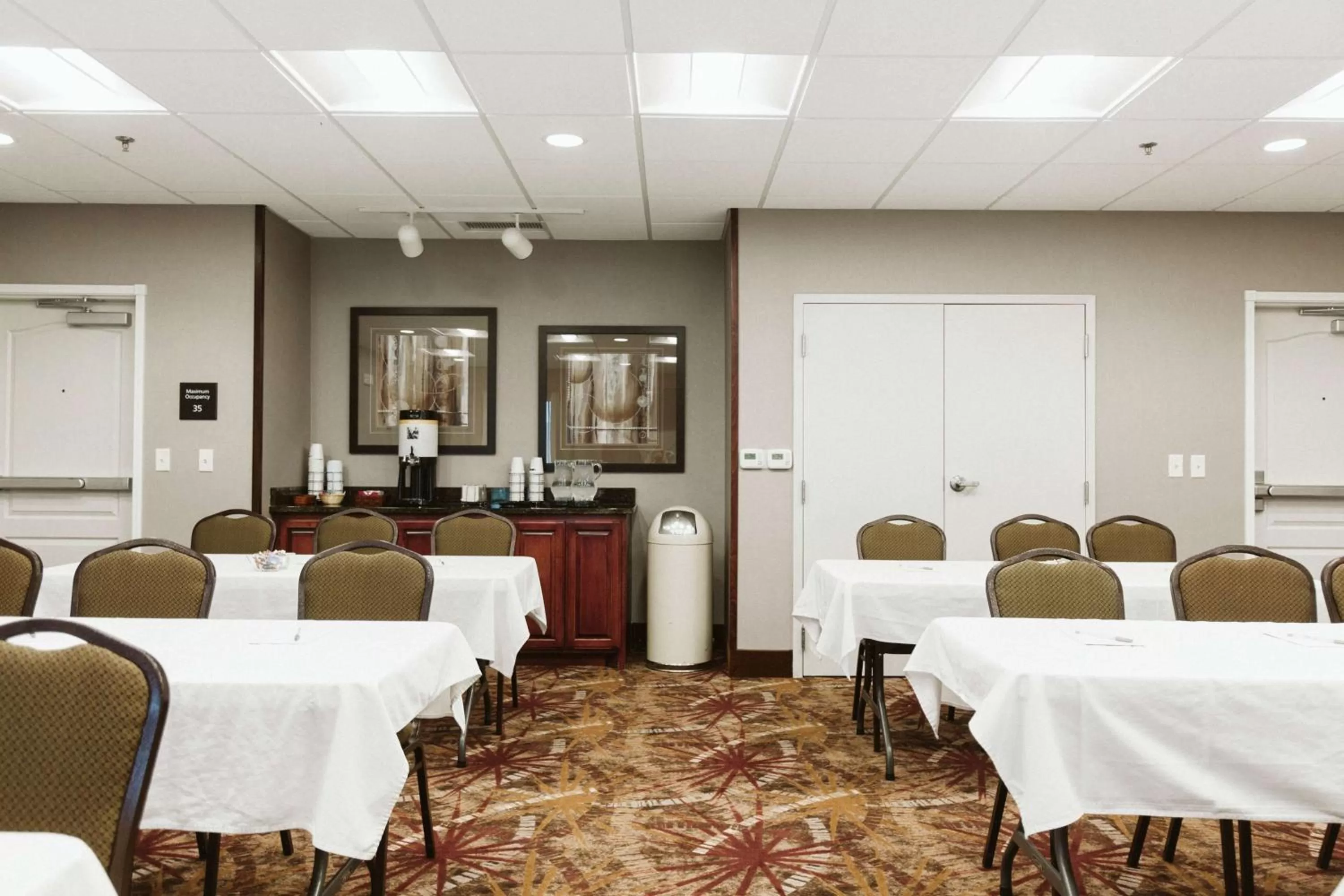 Meeting/conference room in Hampton Inn Bismarck
