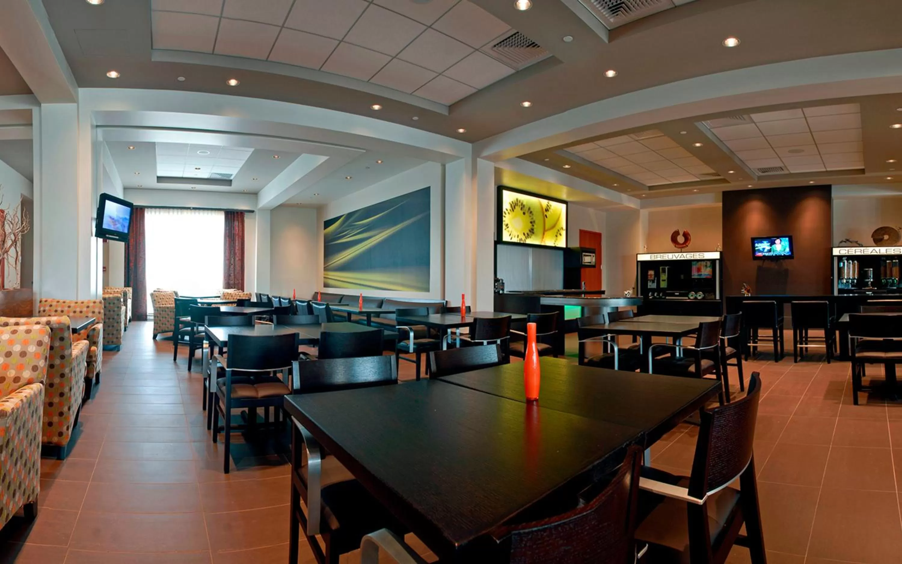 Dining area in Hôtel Must Aéroport de Québec par JARO