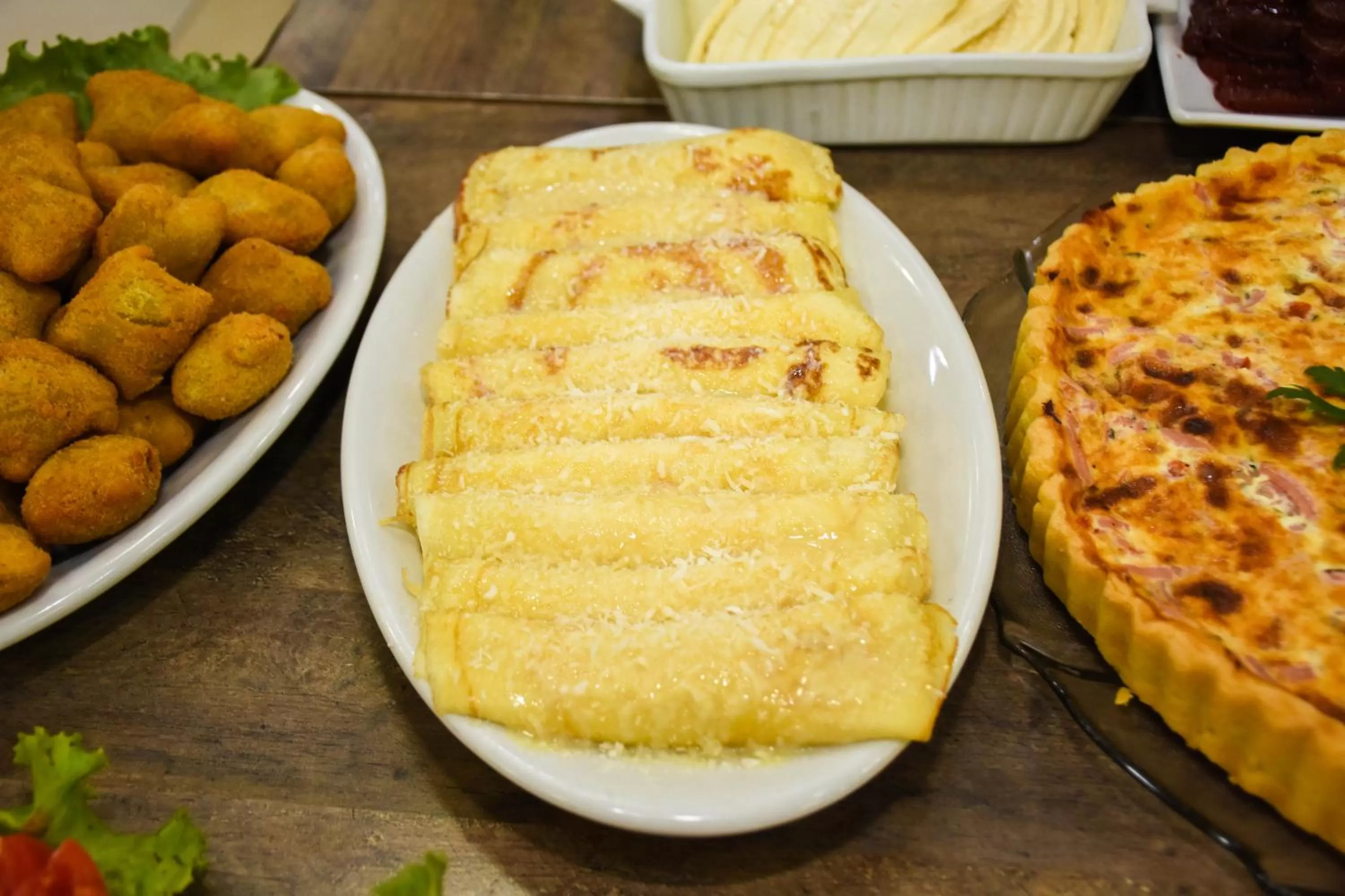 Food in Larison Executive - by Easy Hotéis