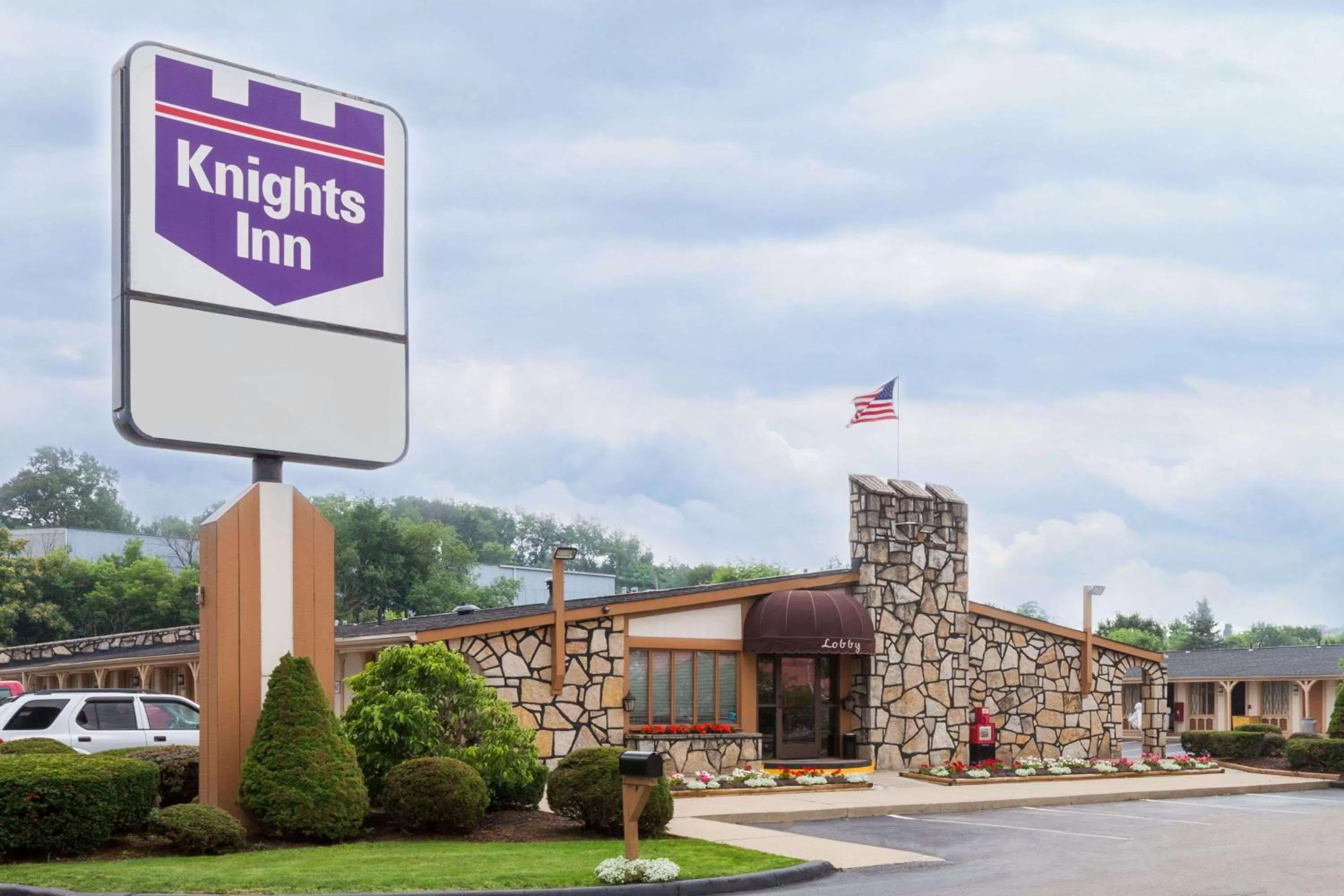 Property building in Knights Inn Greensburg