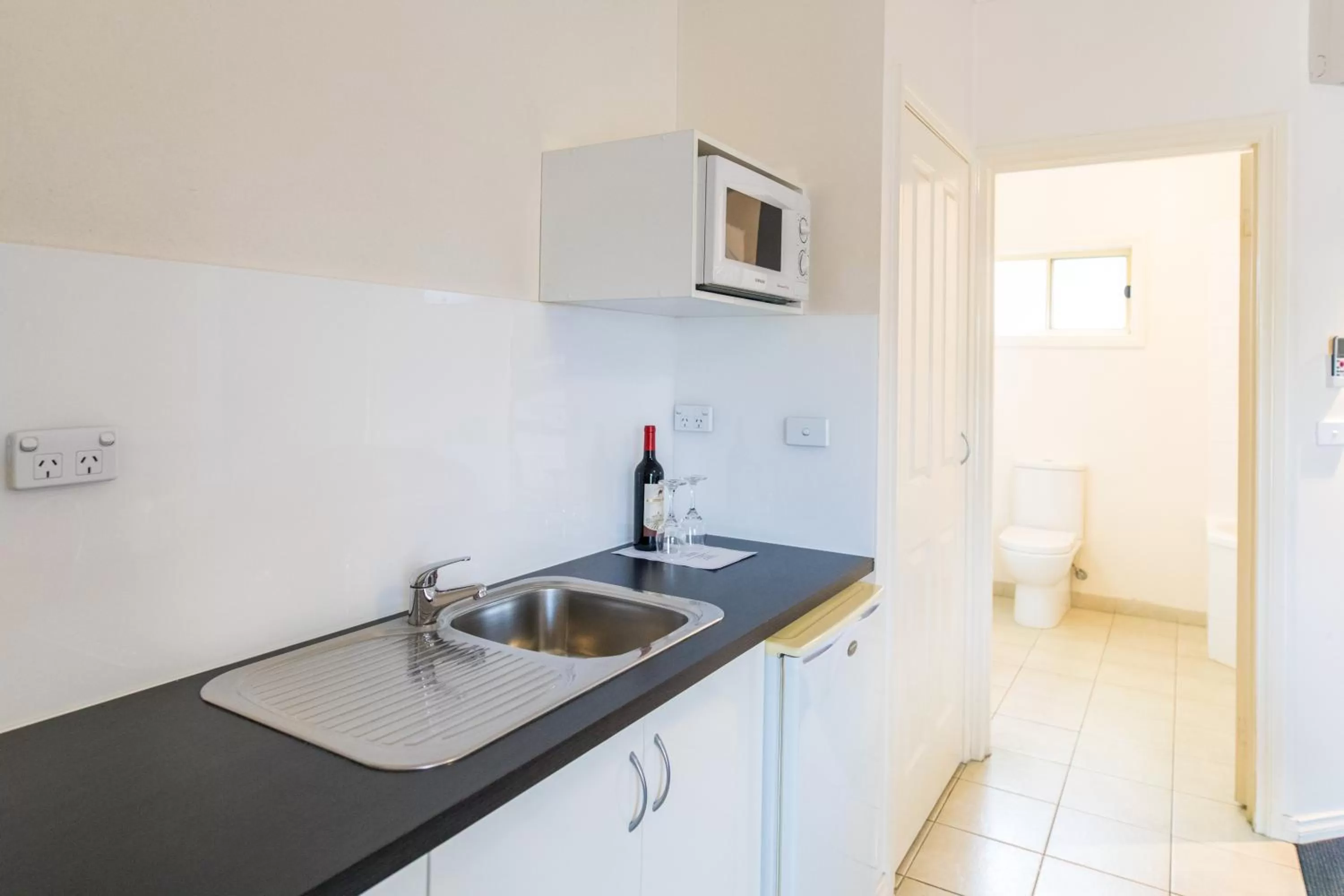 Kitchen or kitchenette in Best Western Mill Park Motor Inn