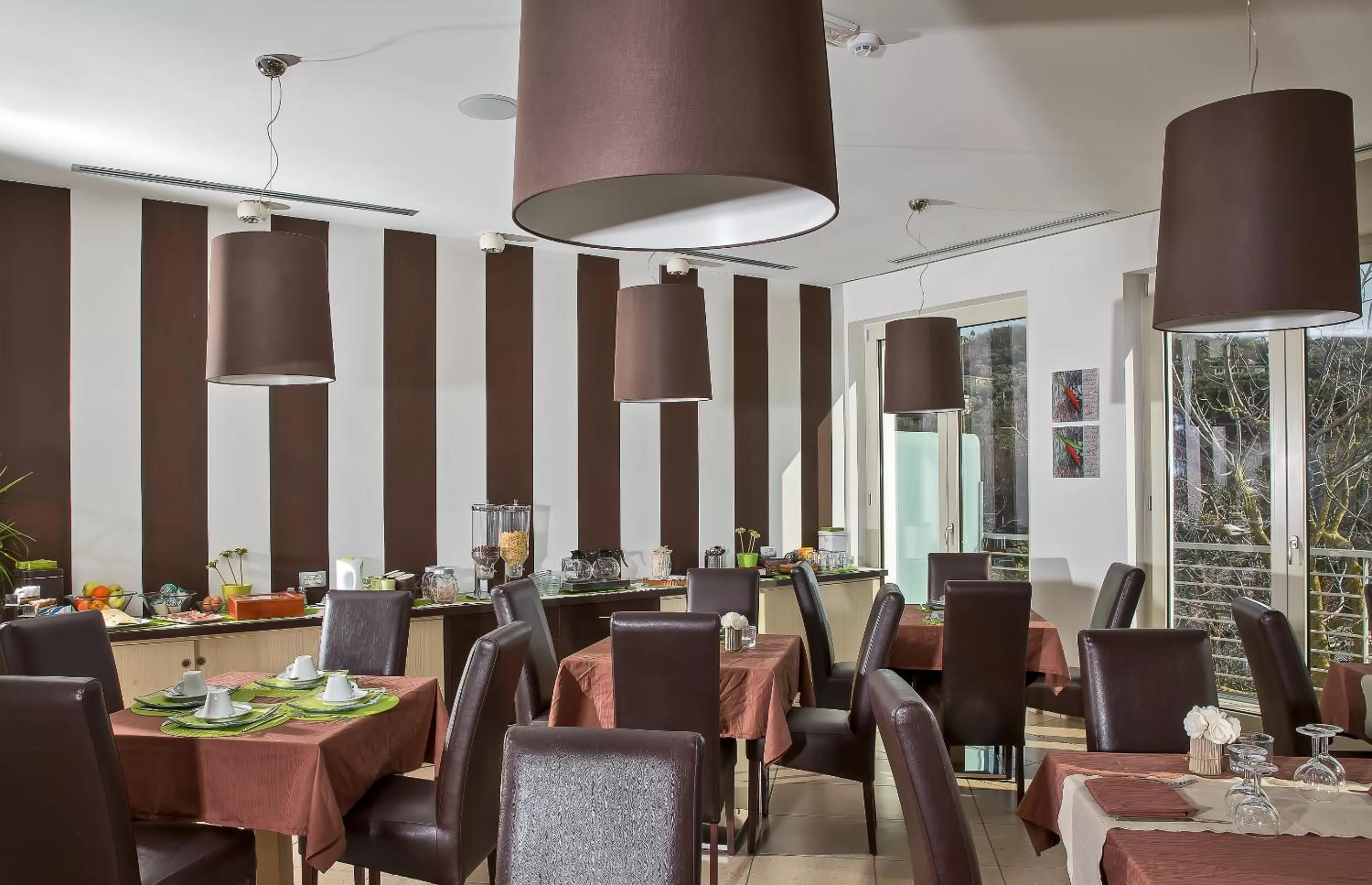 Restaurant/places to eat in De Maria House