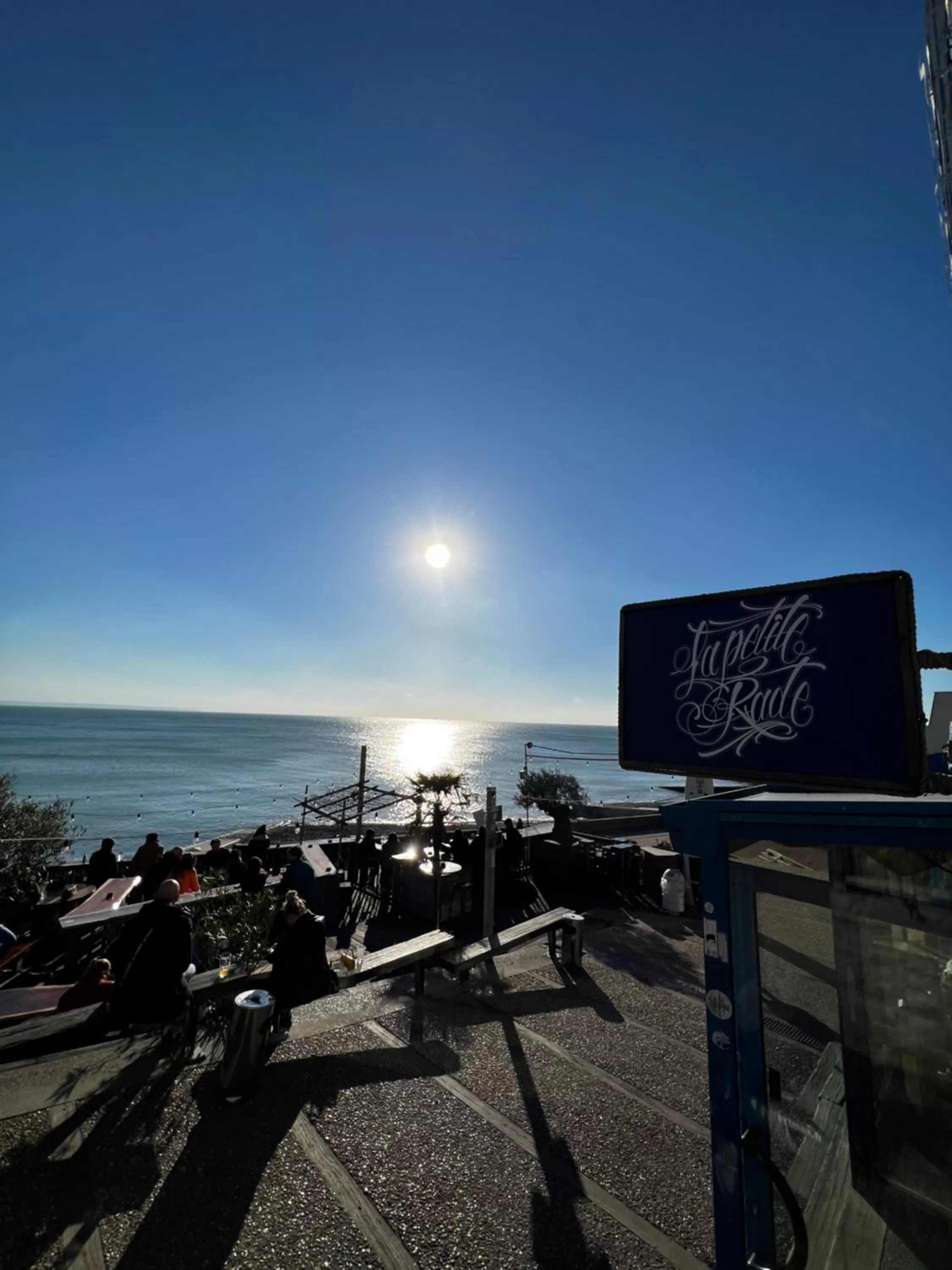 Patio in LOGIS HOTEL - La Petite Rade