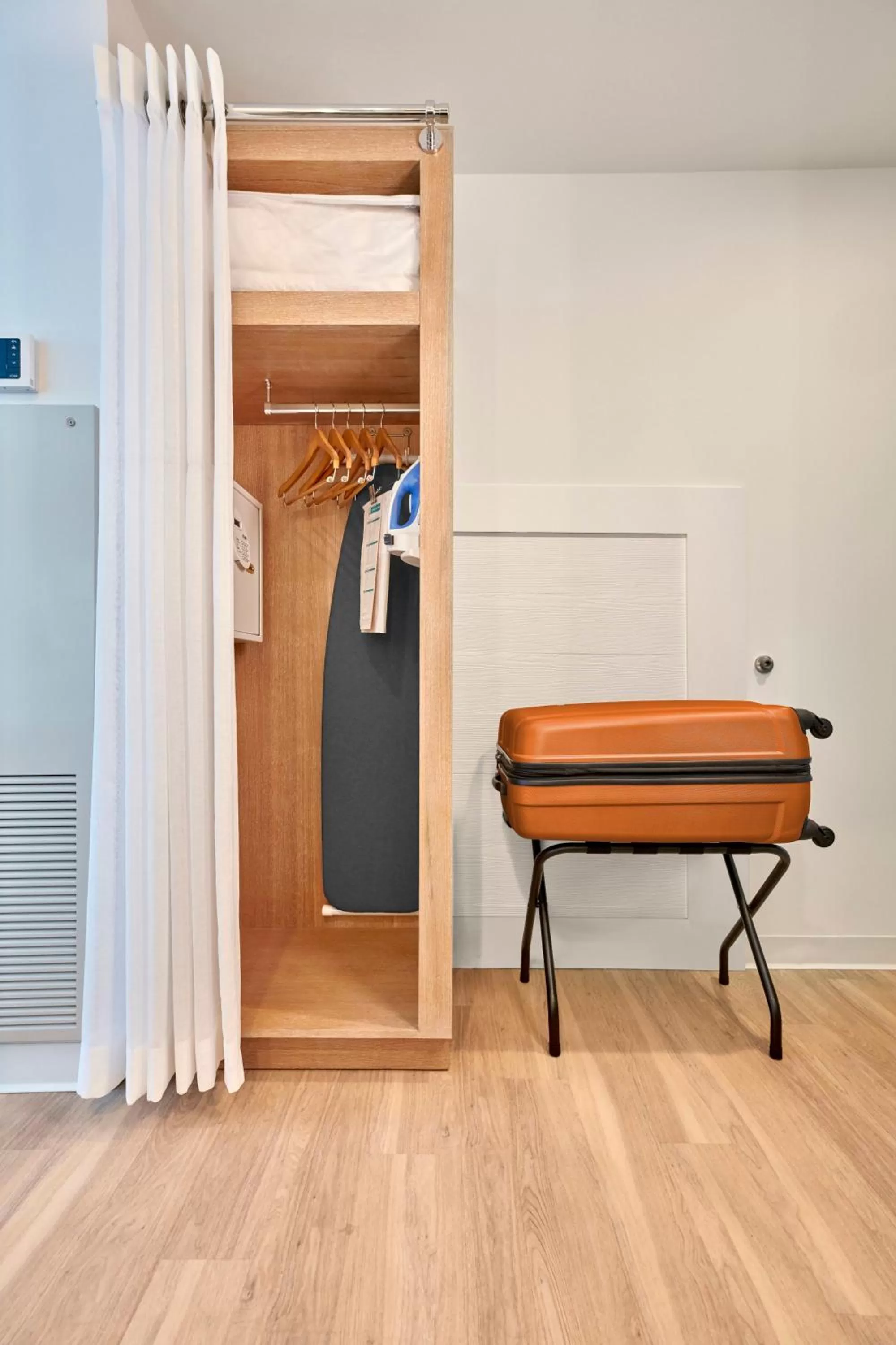 furniture in Universal’s Endless Summer Resort – Dockside Inn and Suites