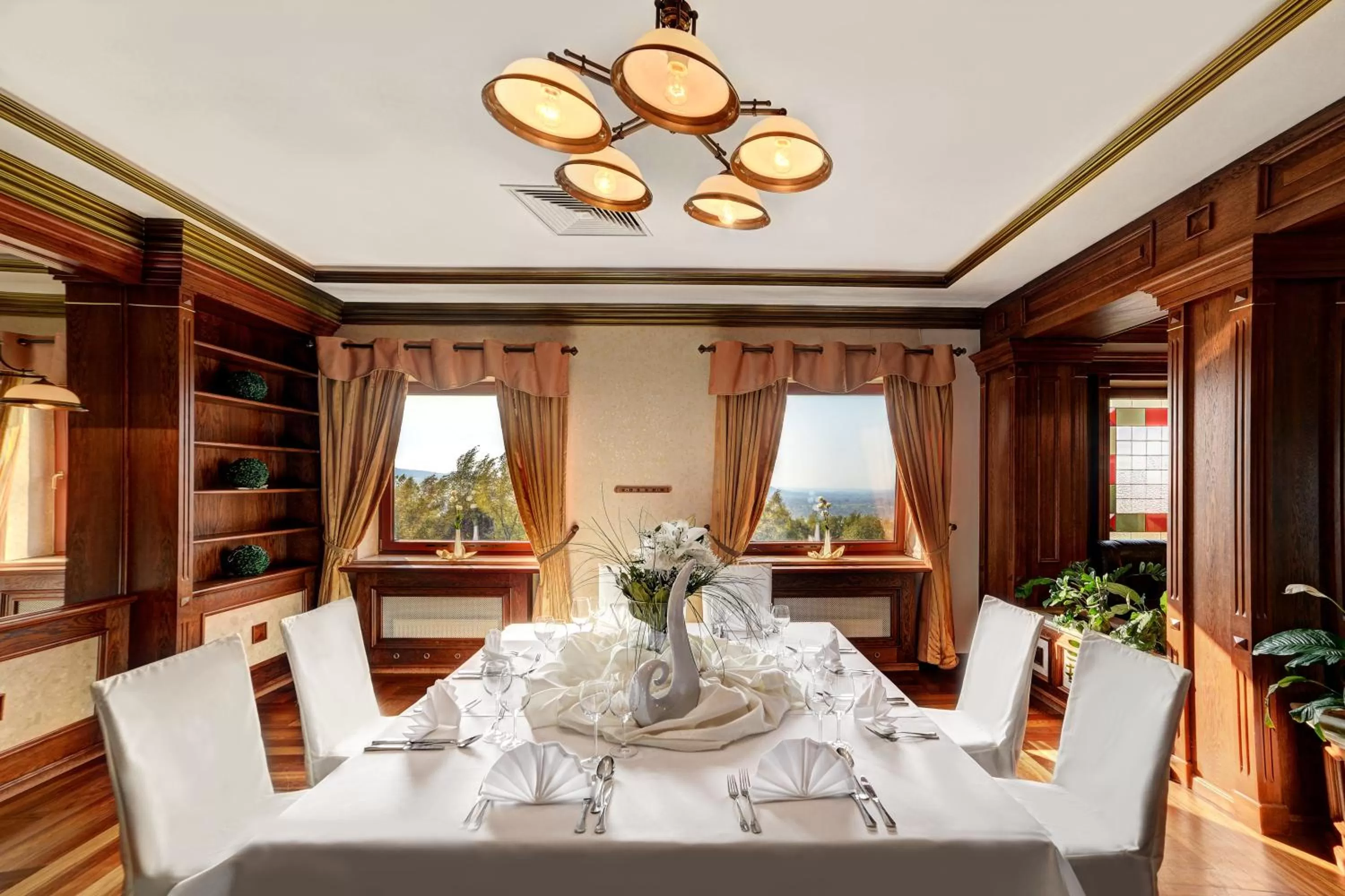 Restaurant/places to eat in Hotel Belweder