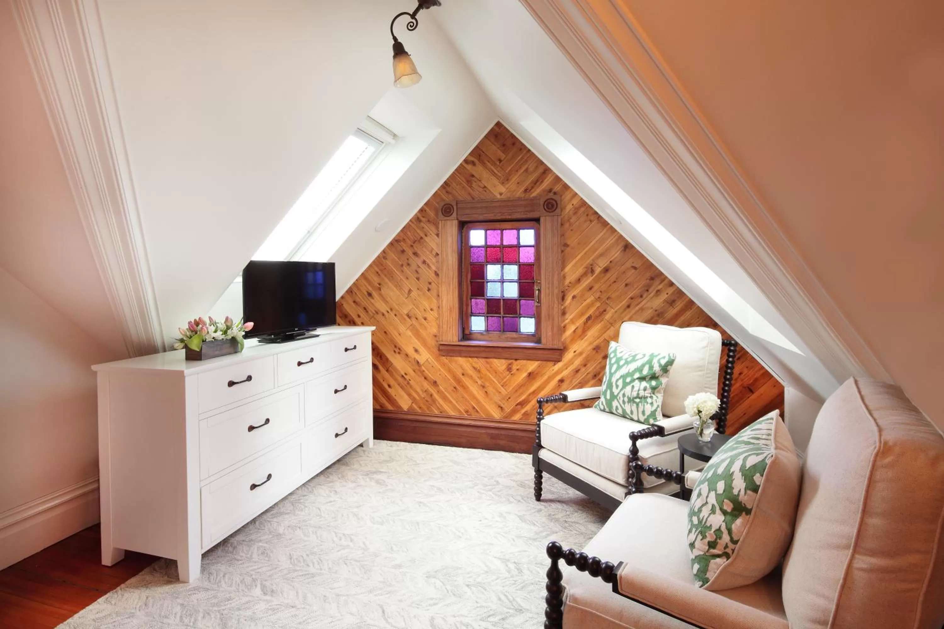 Living room, Seating Area in The Grape Leaf Inn