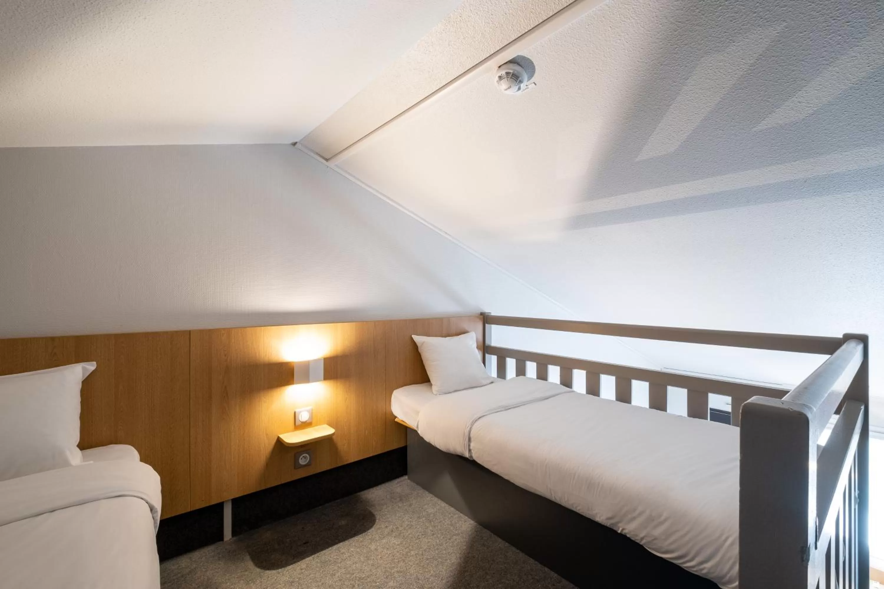 Bedroom, Bed in B&B HOTEL Lille Seclin Unexpo