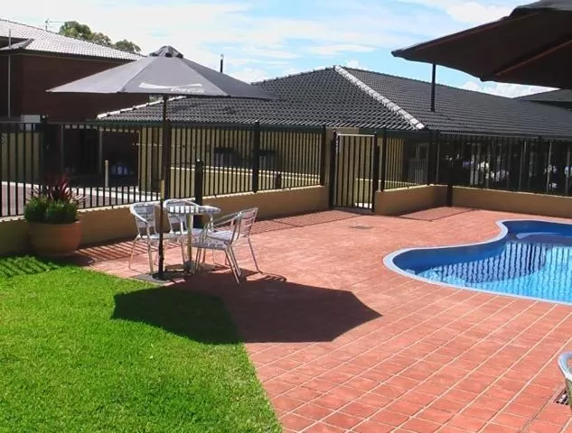Swimming Pool in Maitland City Motel