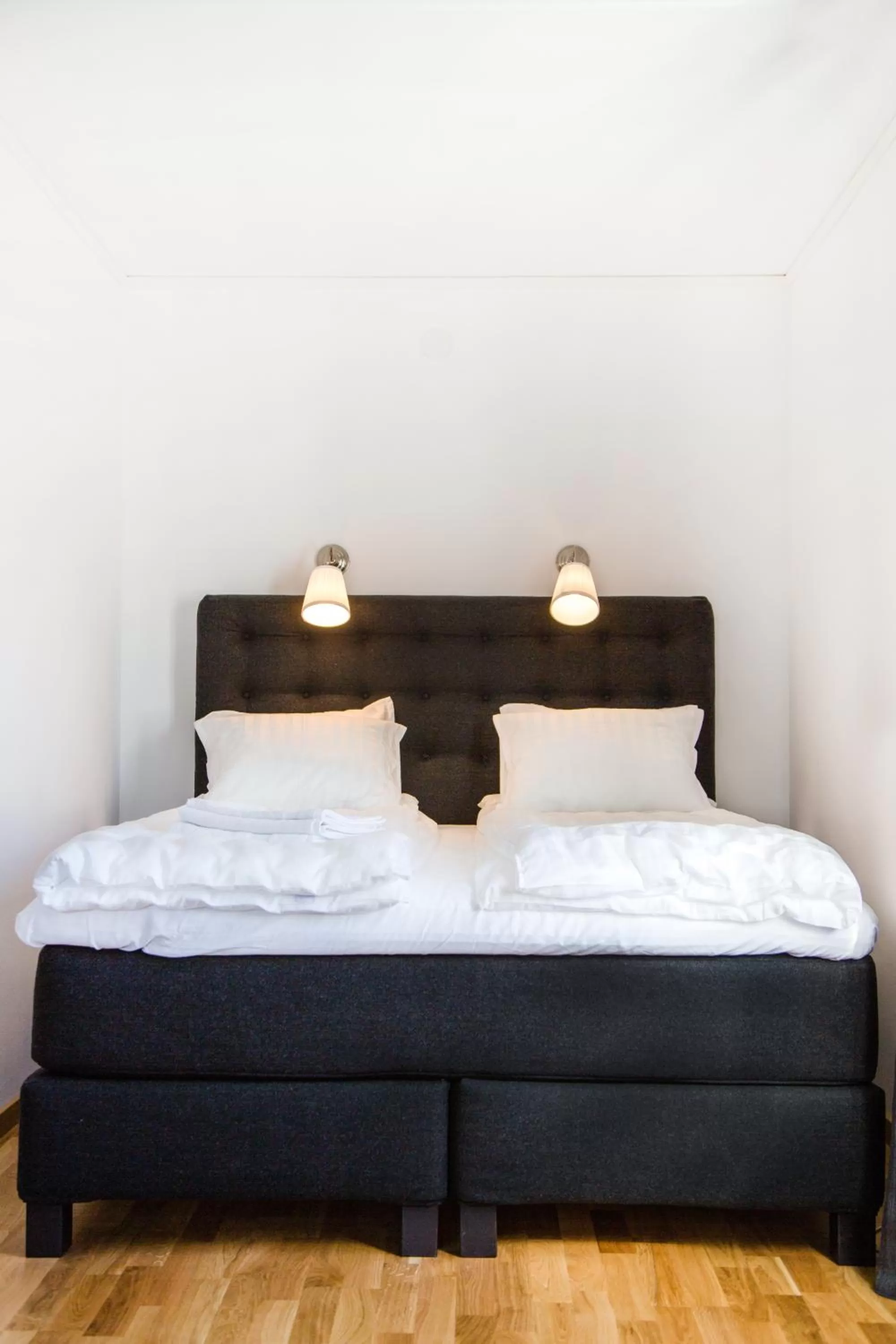 Living room, Bed in Easy Livin' Apartment Hotel