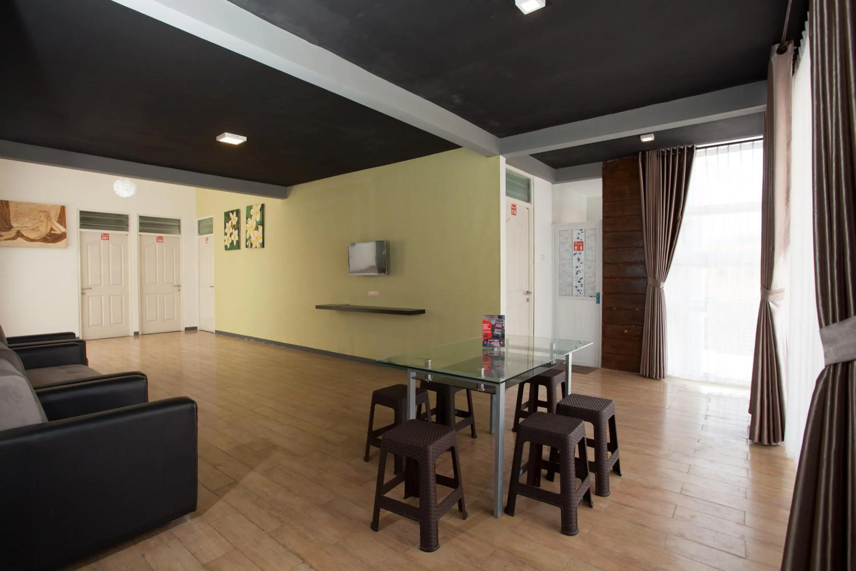 Area and facilities in RedDoorz near Museum Angkut Batu 2