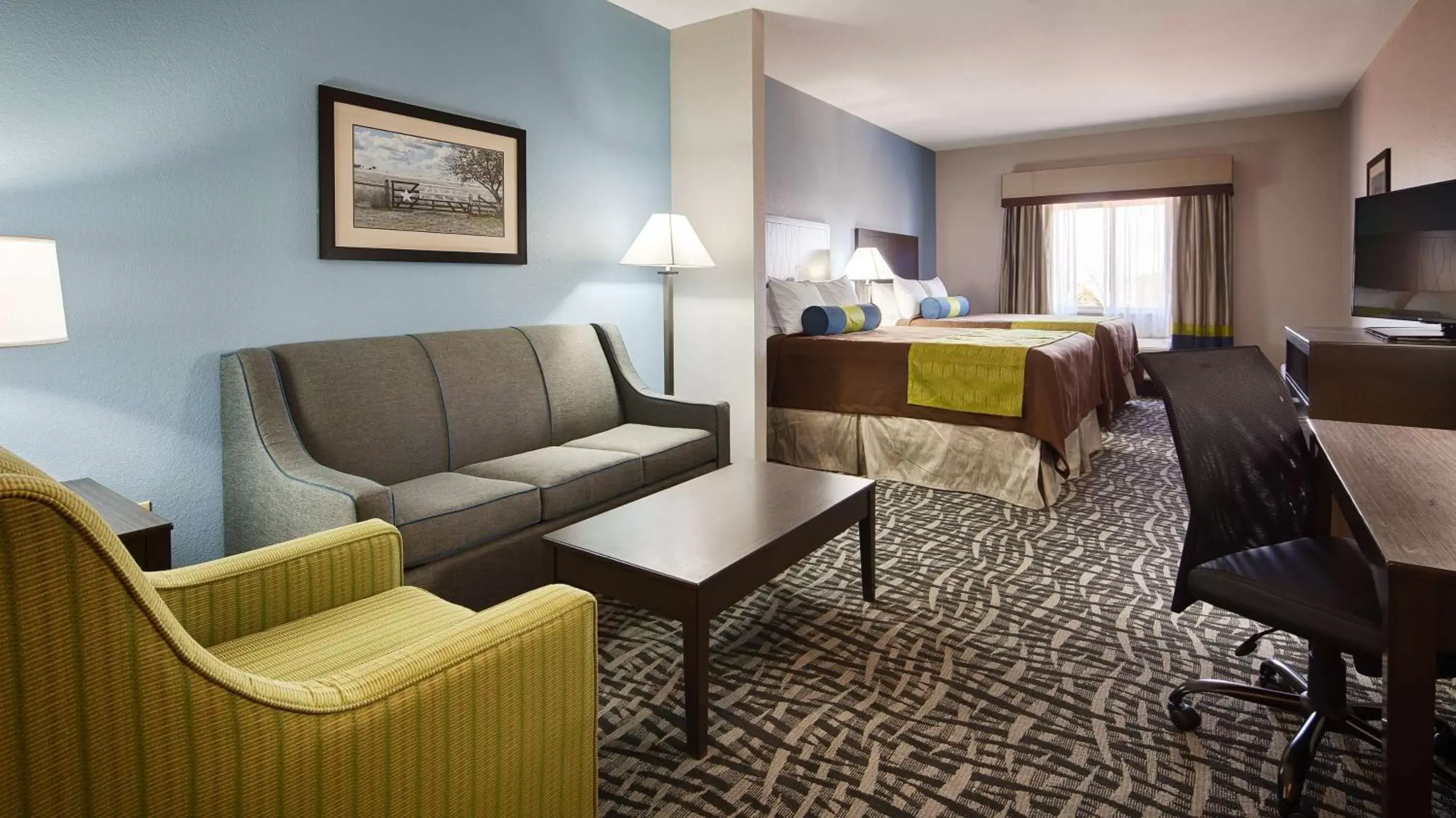 Queen Suite with Two Queen Beds and Sofa Bed - Bath Tub/Kitchen/Mobility Accessible in Best Western Plus Lonestar Inn & Suites Queen Suite with Two Queen Beds and Sofa Bed - Bath Tub/Kitchen/Mobility Accessible in Best Western Plus Lonestar Inn & Suites