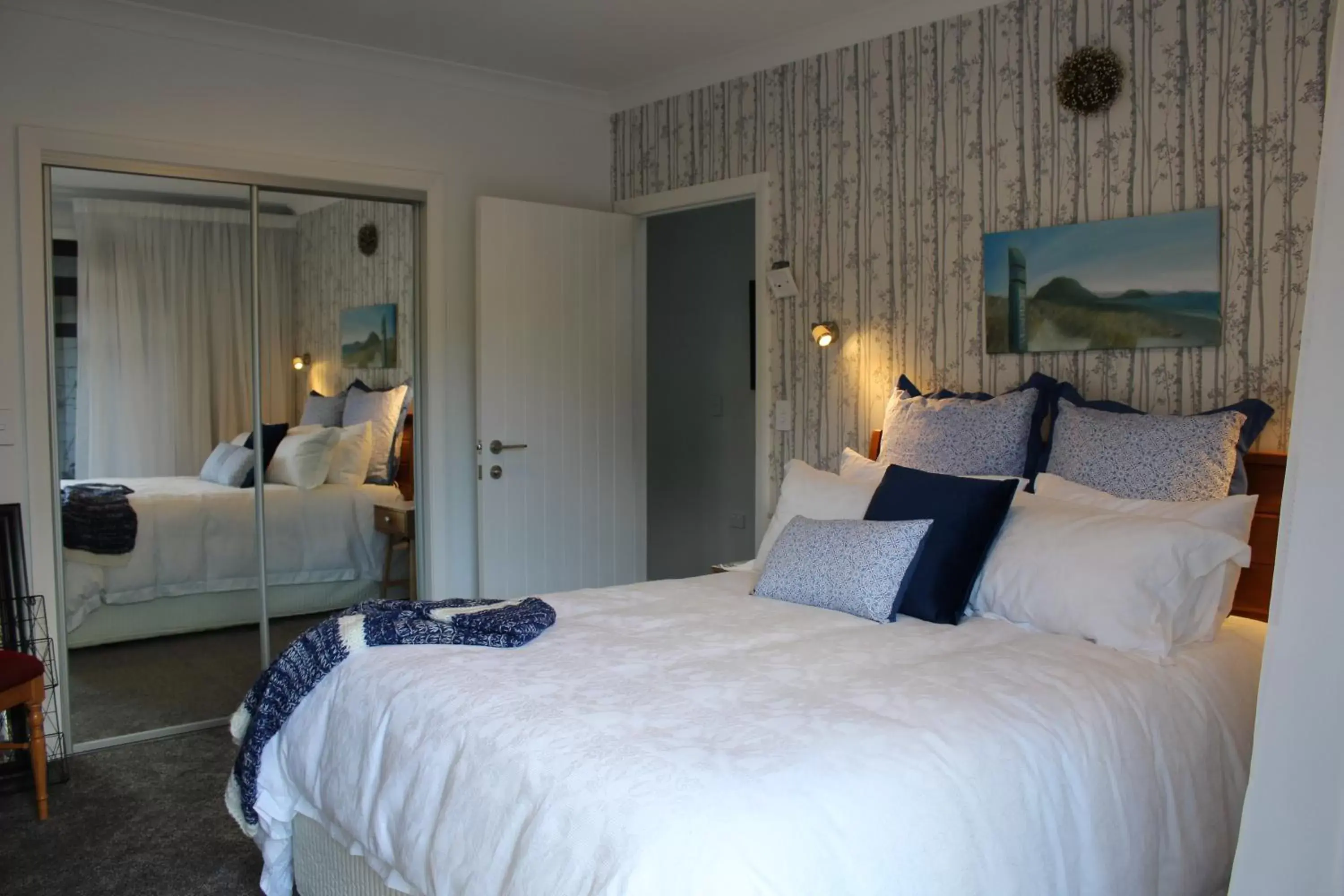 Deluxe Queen Room in Arohanui Rural Retreat B&B Deluxe Queen Room in Arohanui Rural Retreat B&B