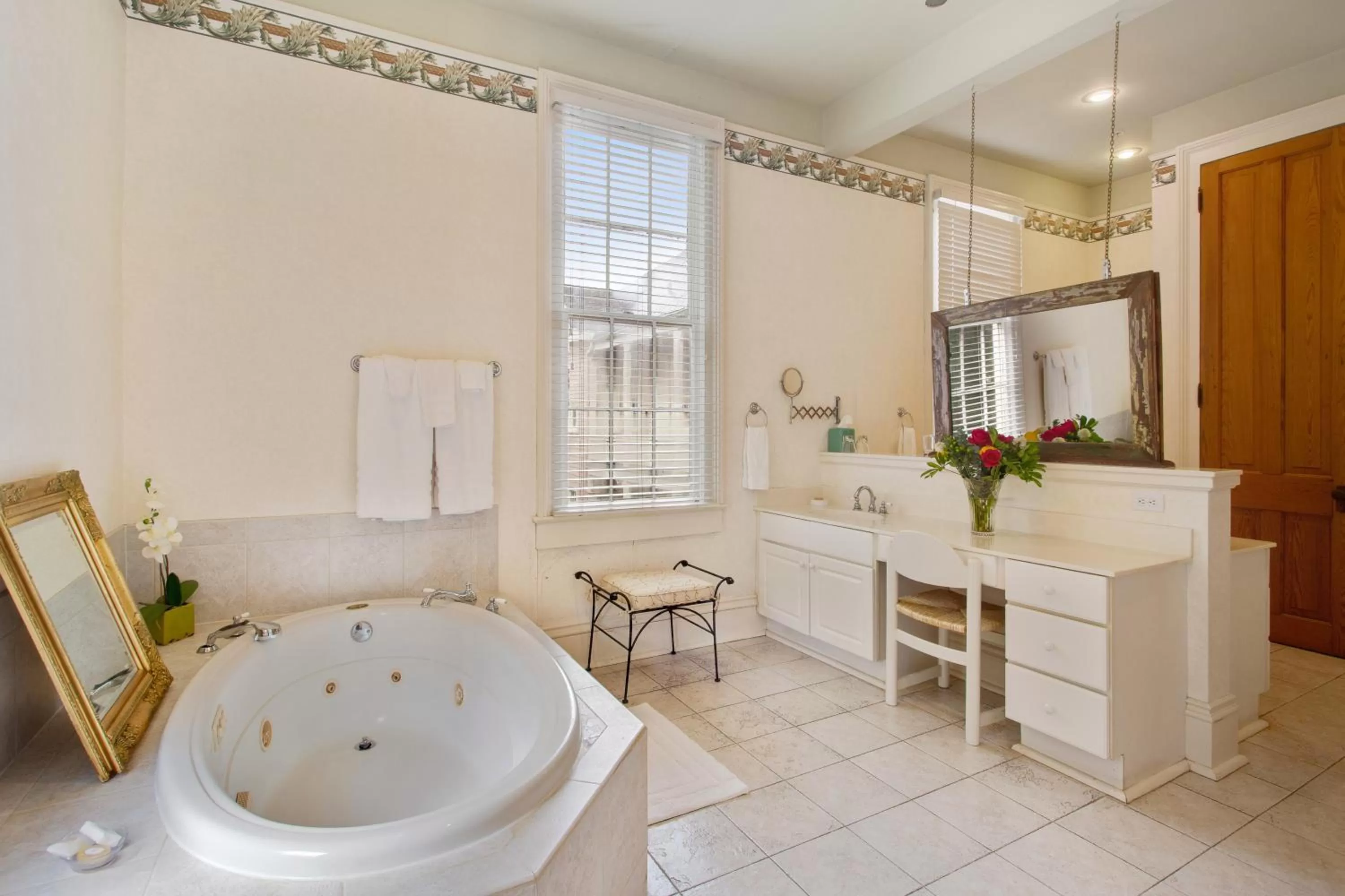 Bathroom in Maison Perrier Bed & Breakfast