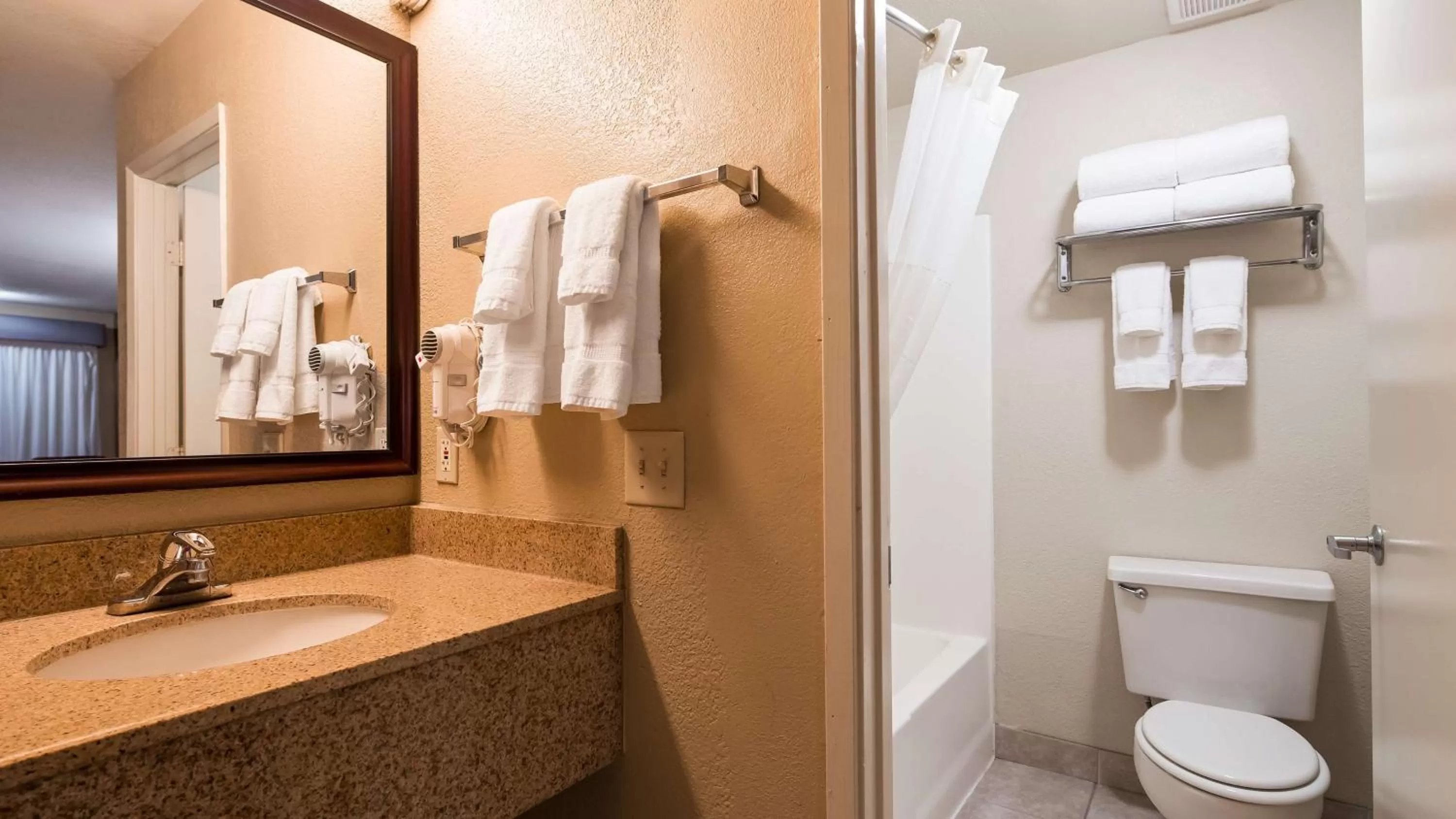 Photo of the whole room in Cajon Pass Inn