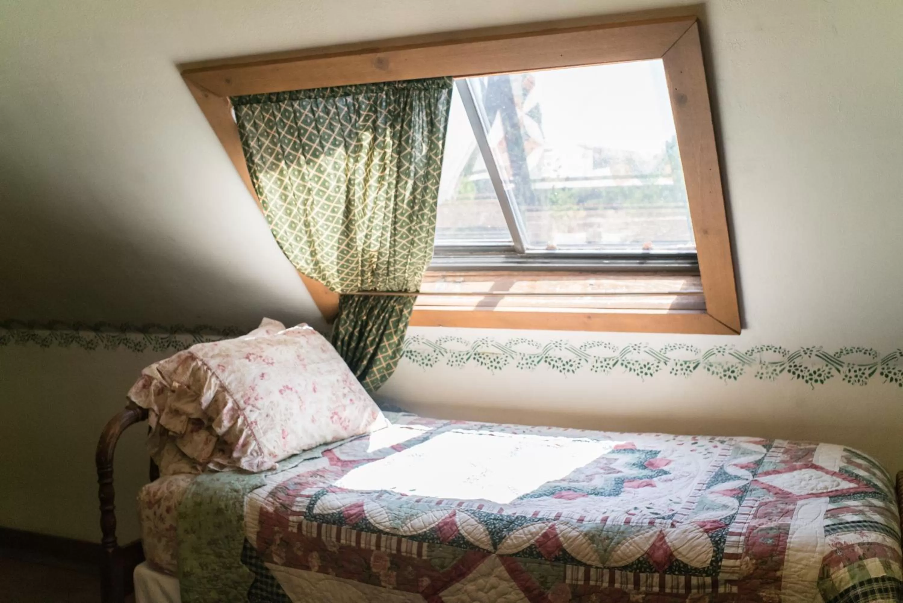 Bedroom, Bed in The Mulberry Inn -An Historic Bed and Breakfast